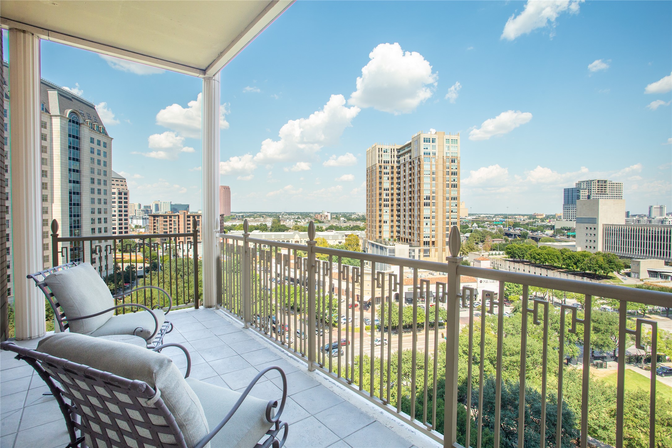 2525 N Pearl Street 1001