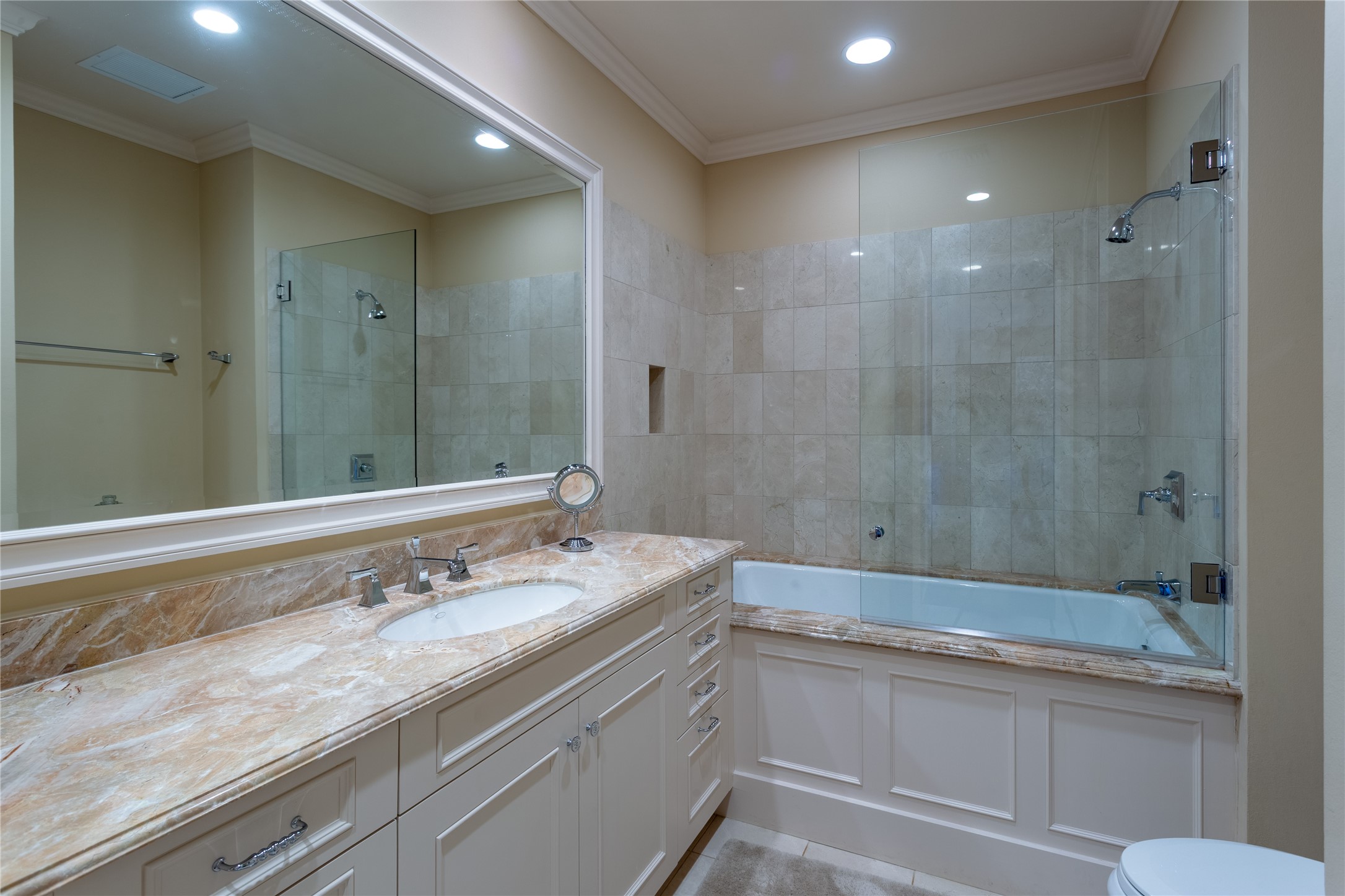 2525 N Pearl Street 1001