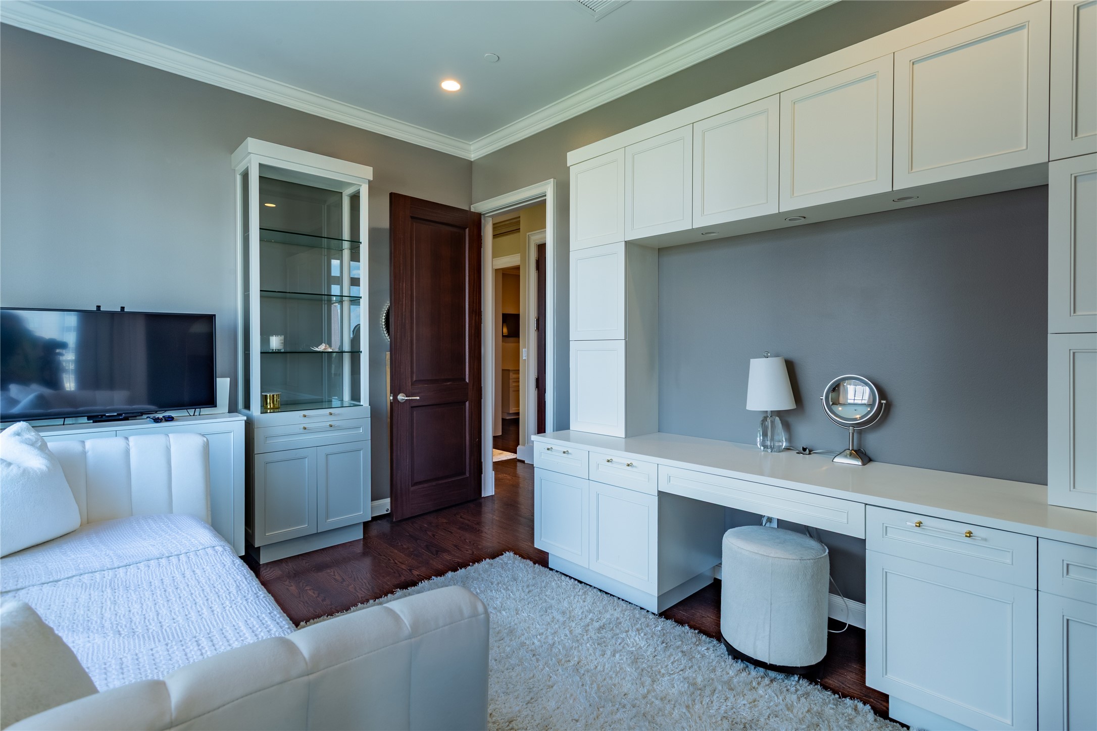 2525 N Pearl Street 1001
