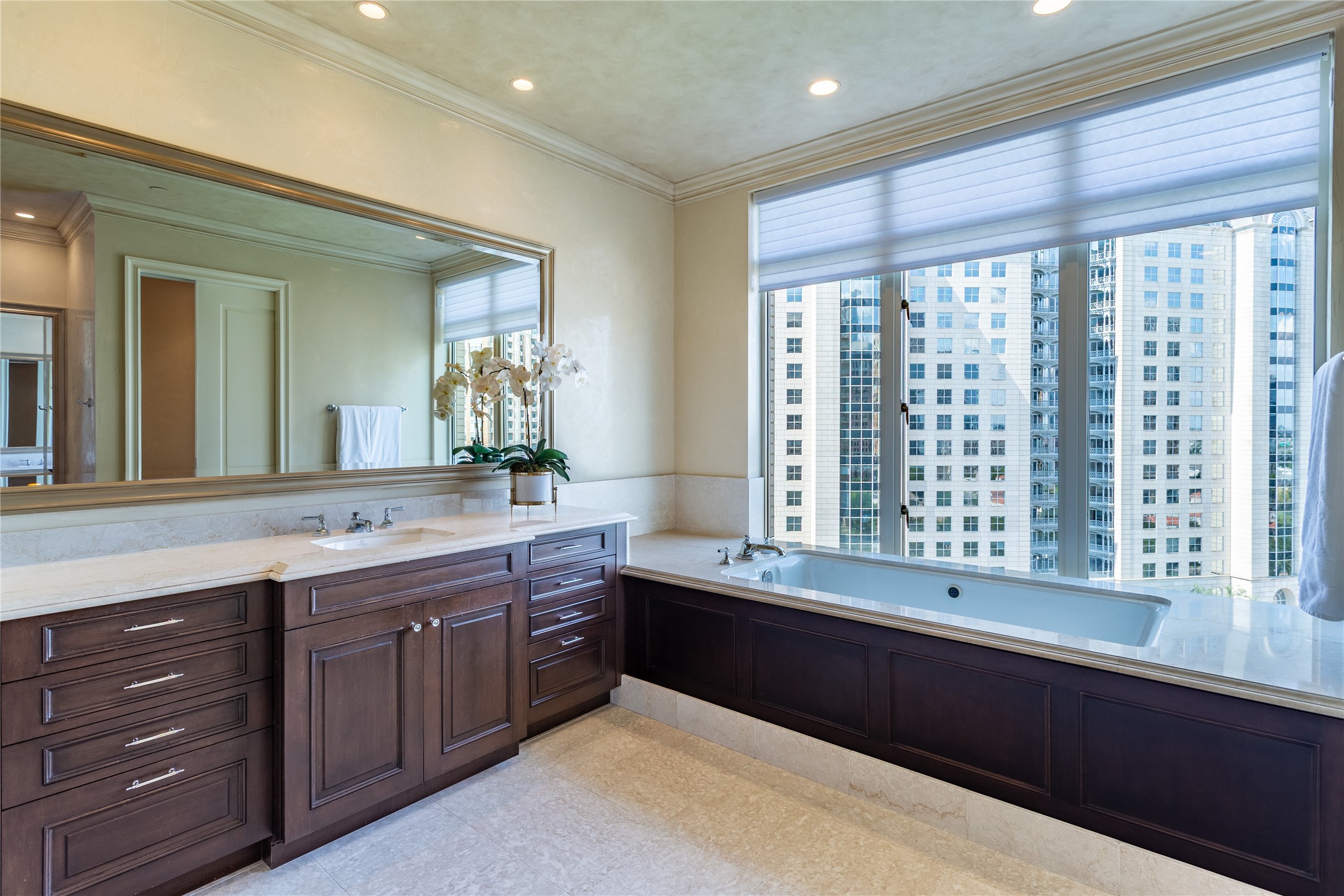 2525 N Pearl Street 1001