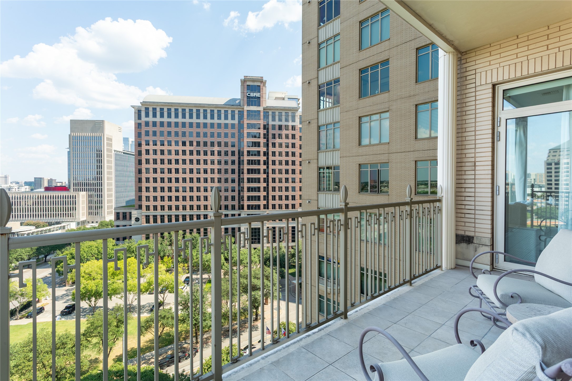 2525 N Pearl Street 1001