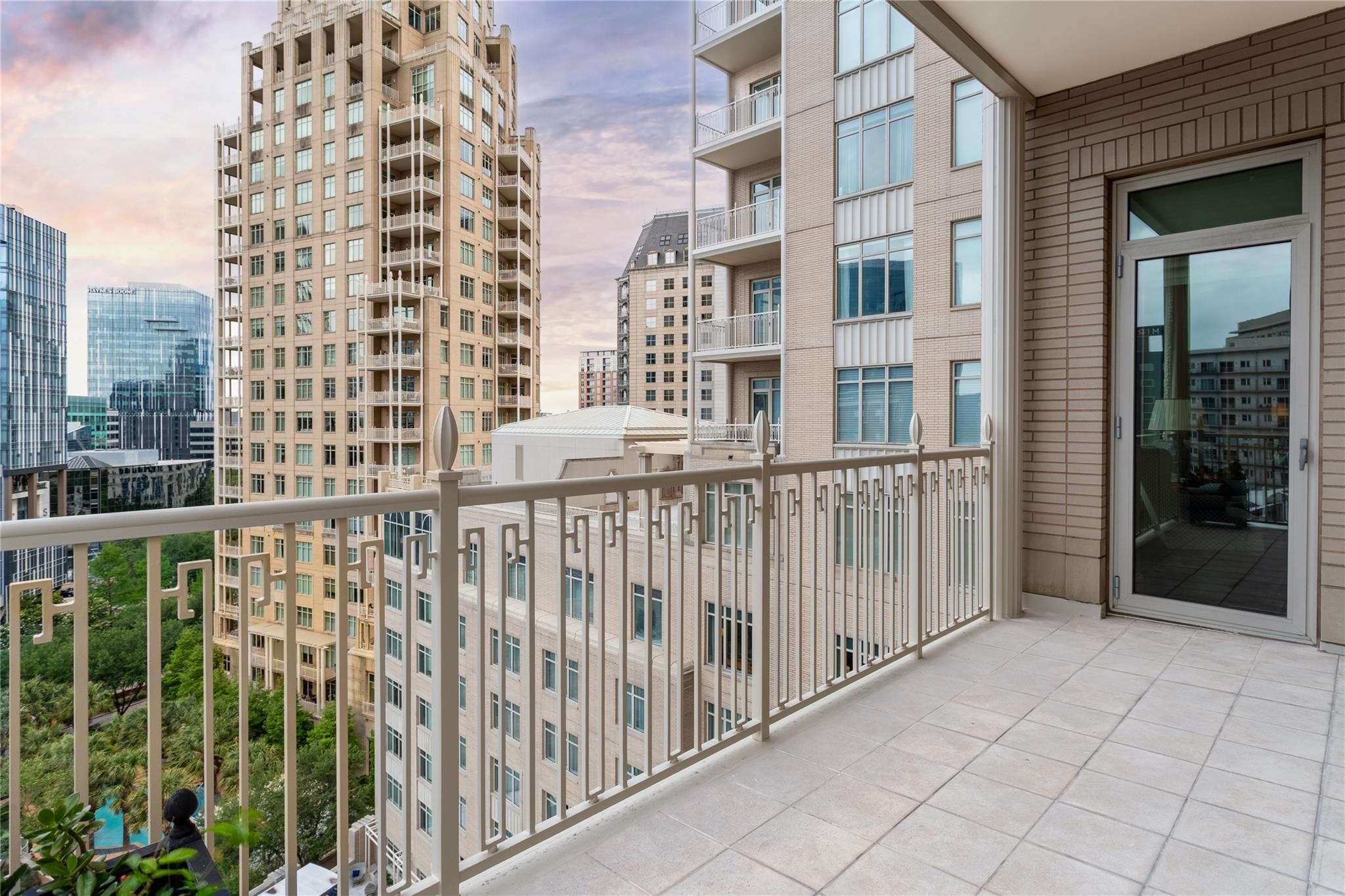 2525 N PEARL Street 1004