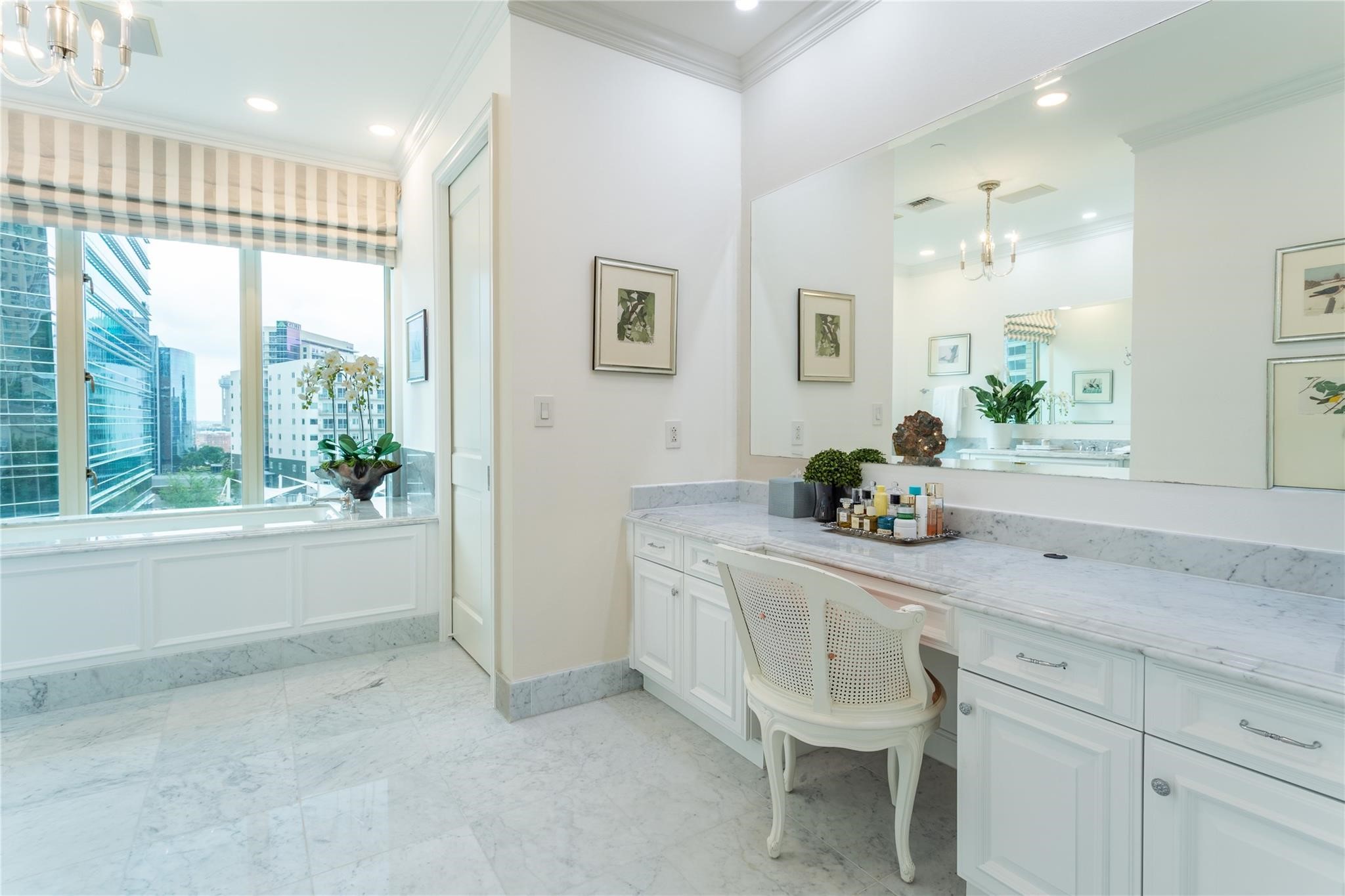 2525 N PEARL Street 1004