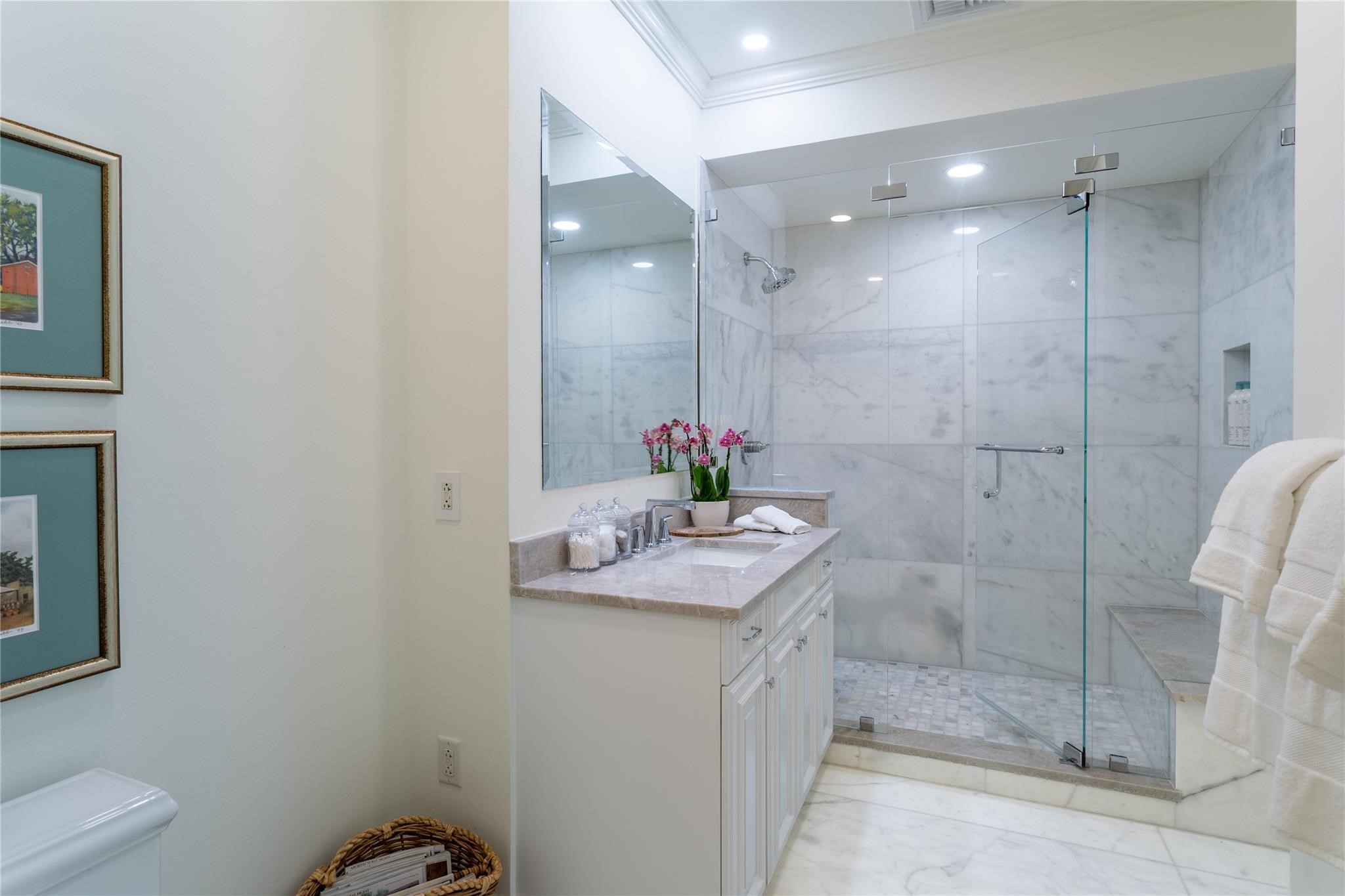 2525 N PEARL Street 1004