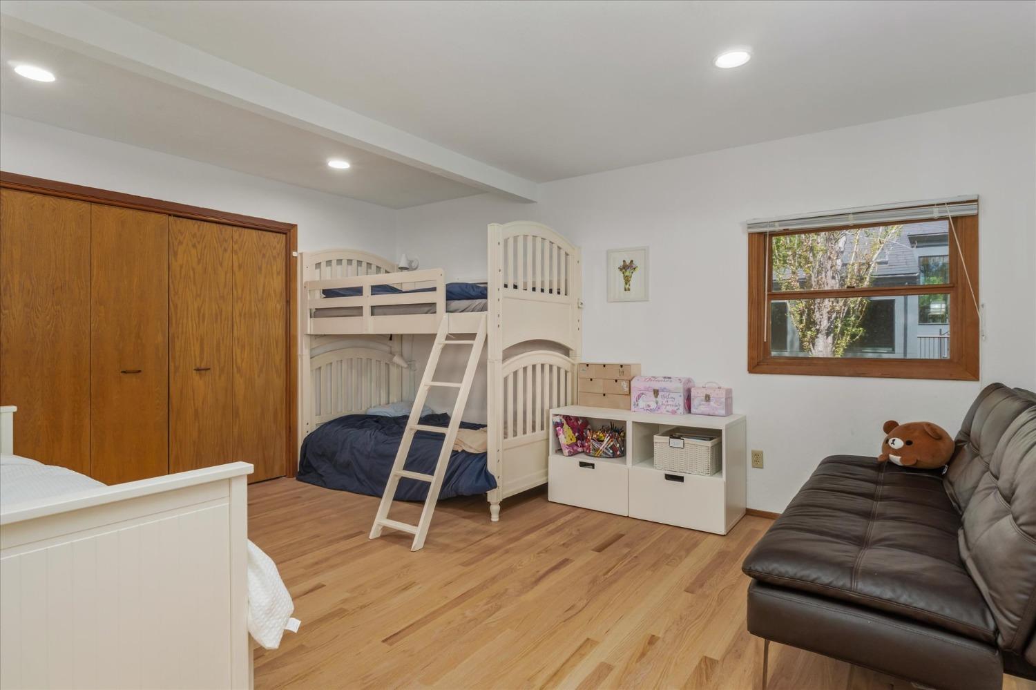 886 Laurel Lane