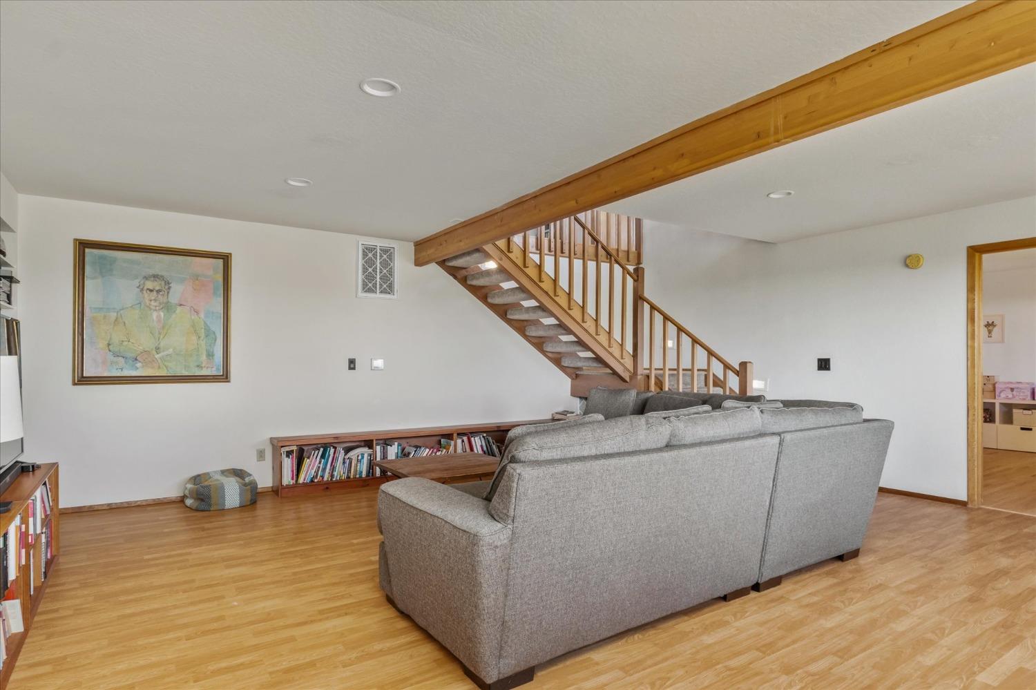 886 Laurel Lane