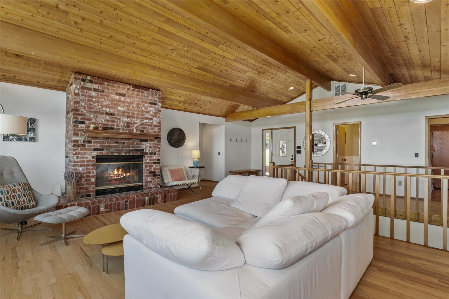 886 Laurel Lane