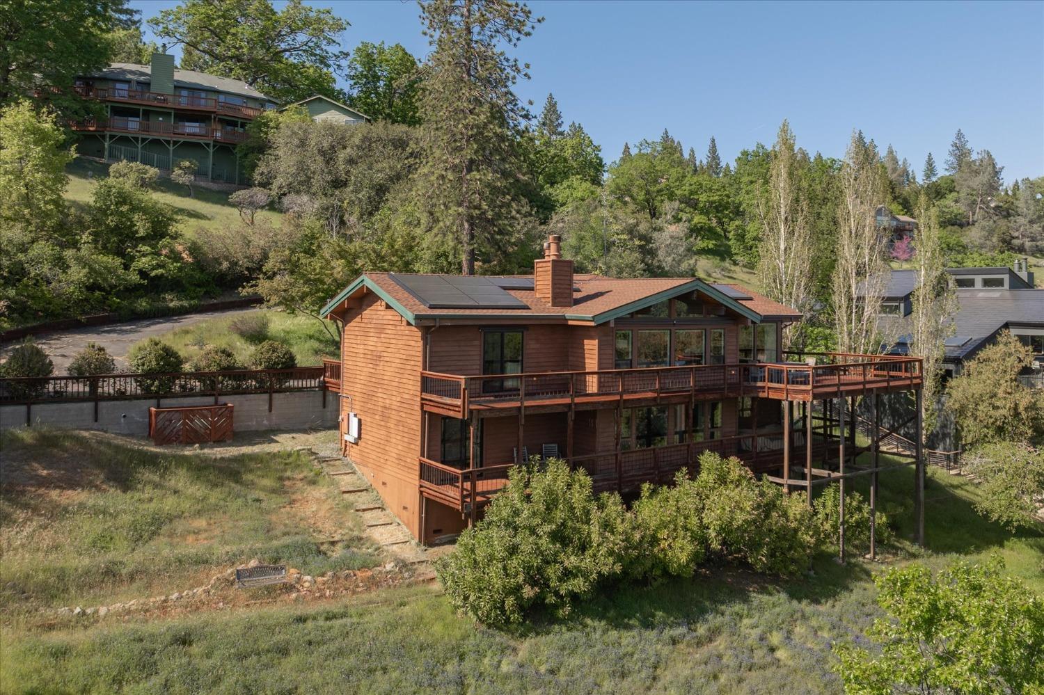 886 Laurel Lane