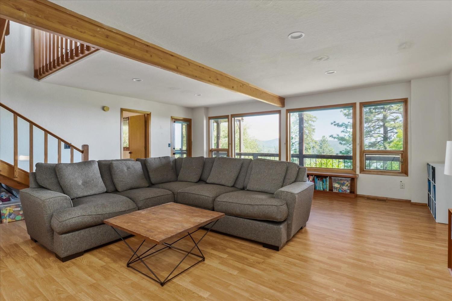 886 Laurel Lane