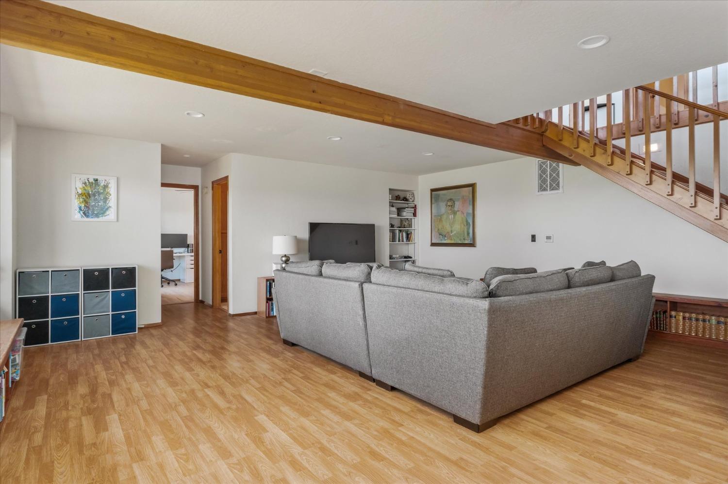 886 Laurel Lane