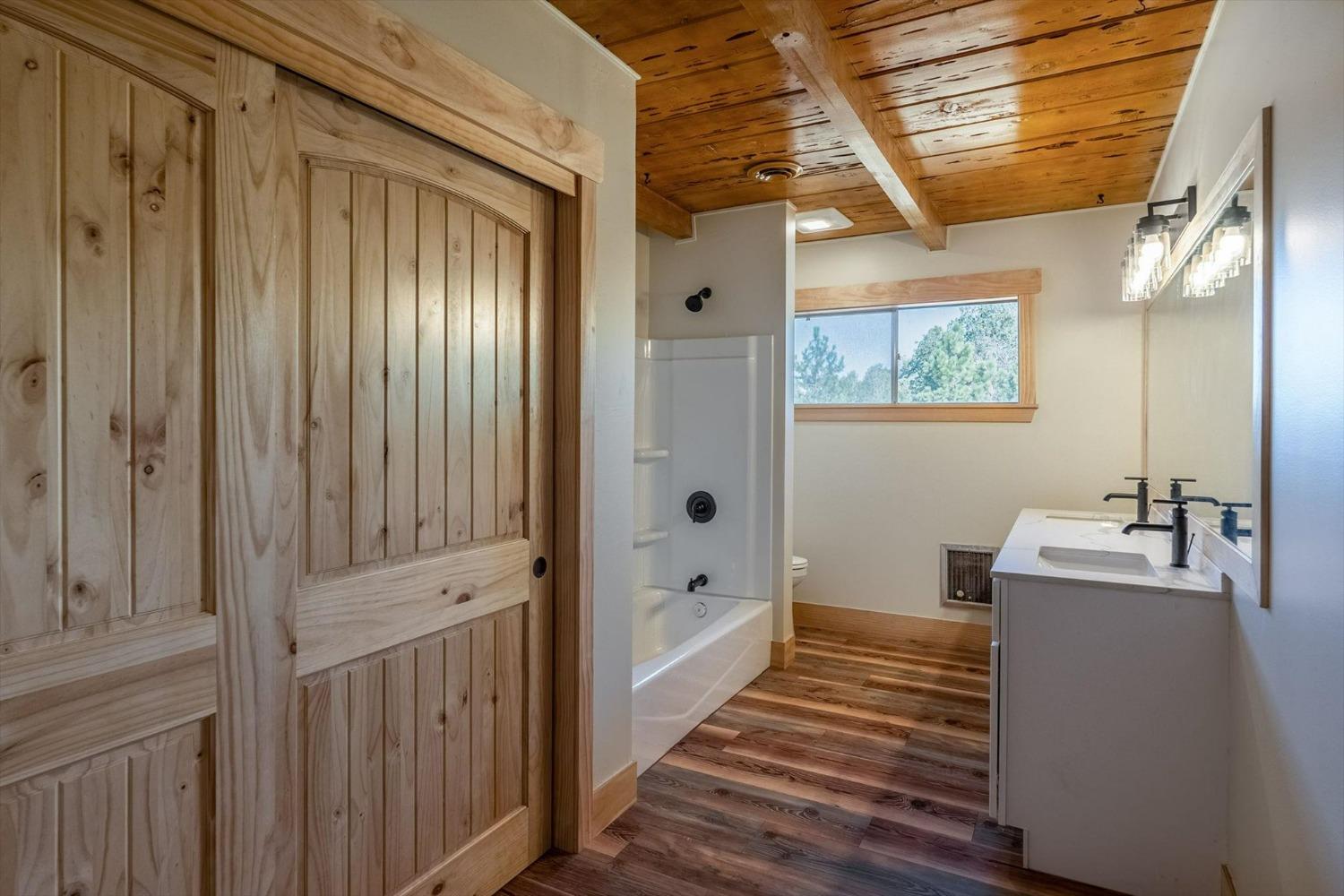 5572 Darby Lane
