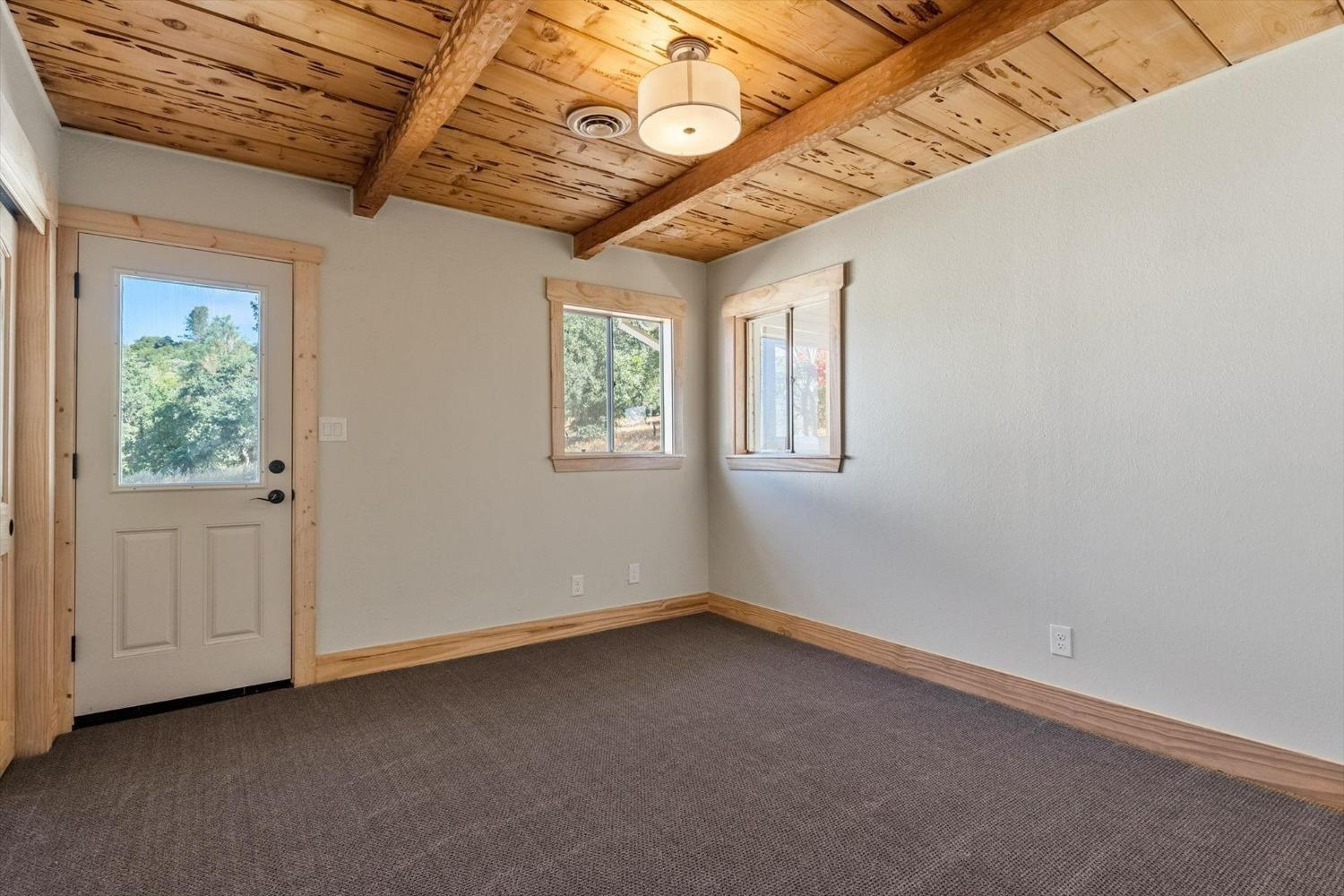 5572 Darby Lane