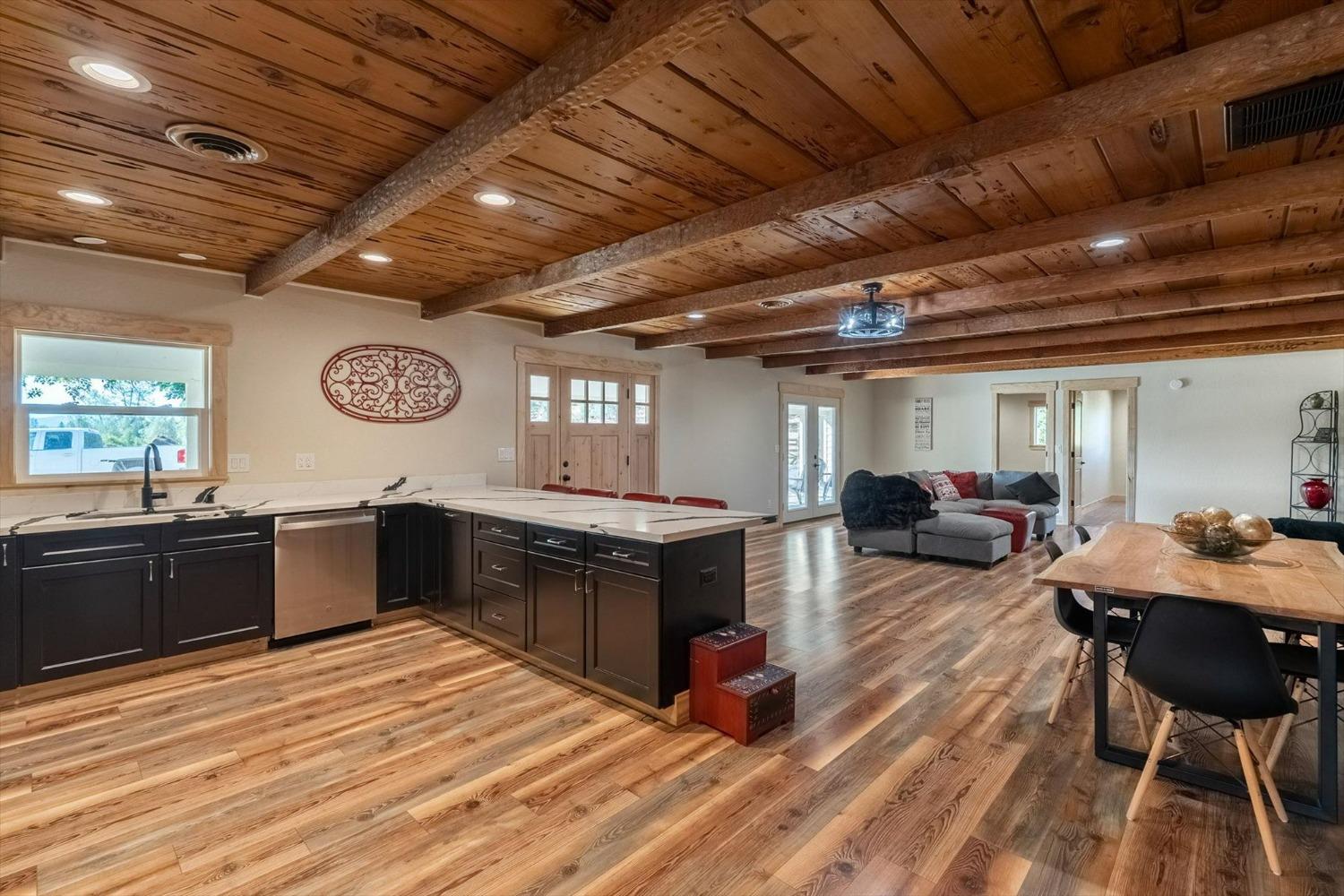 5572 Darby Lane