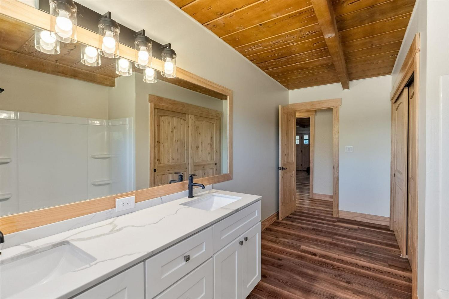 5572 Darby Lane