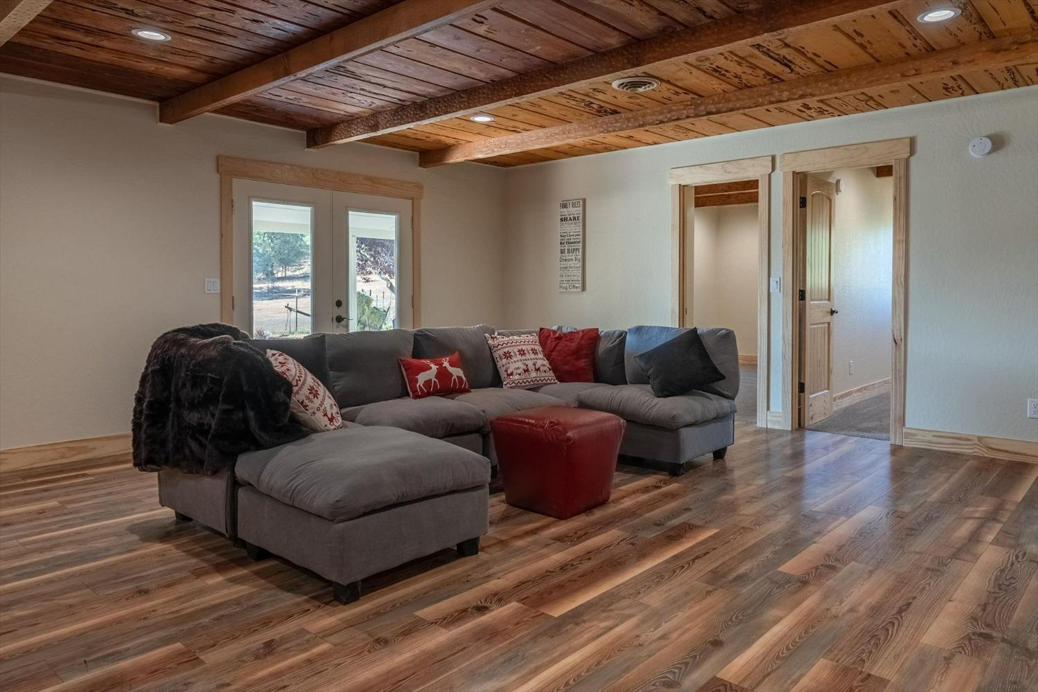 5572 Darby Lane