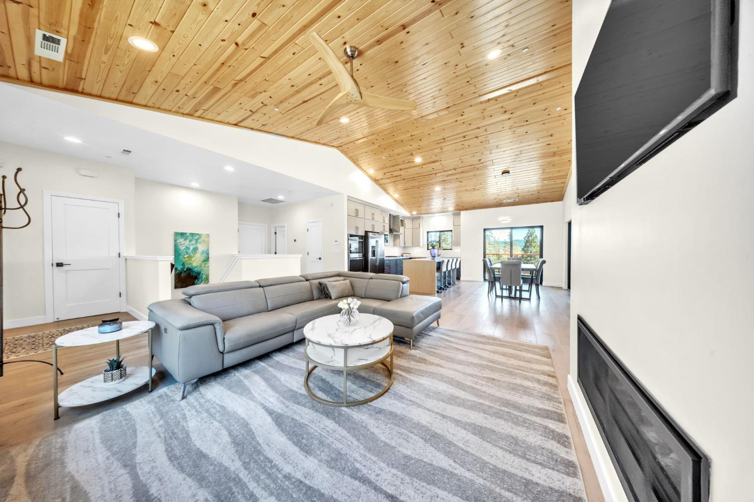 3321 Menominee Court