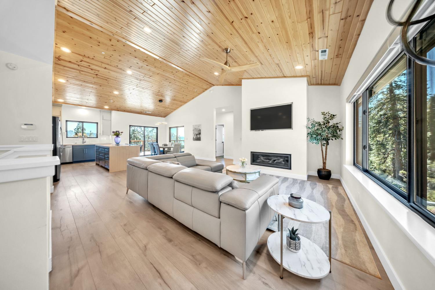 3321 Menominee Court