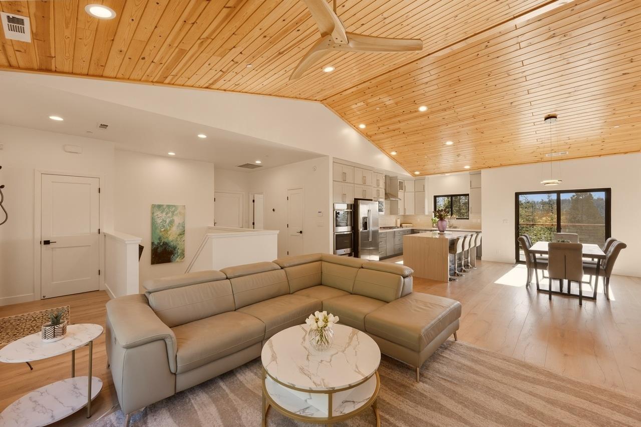 3321 Menominee Court