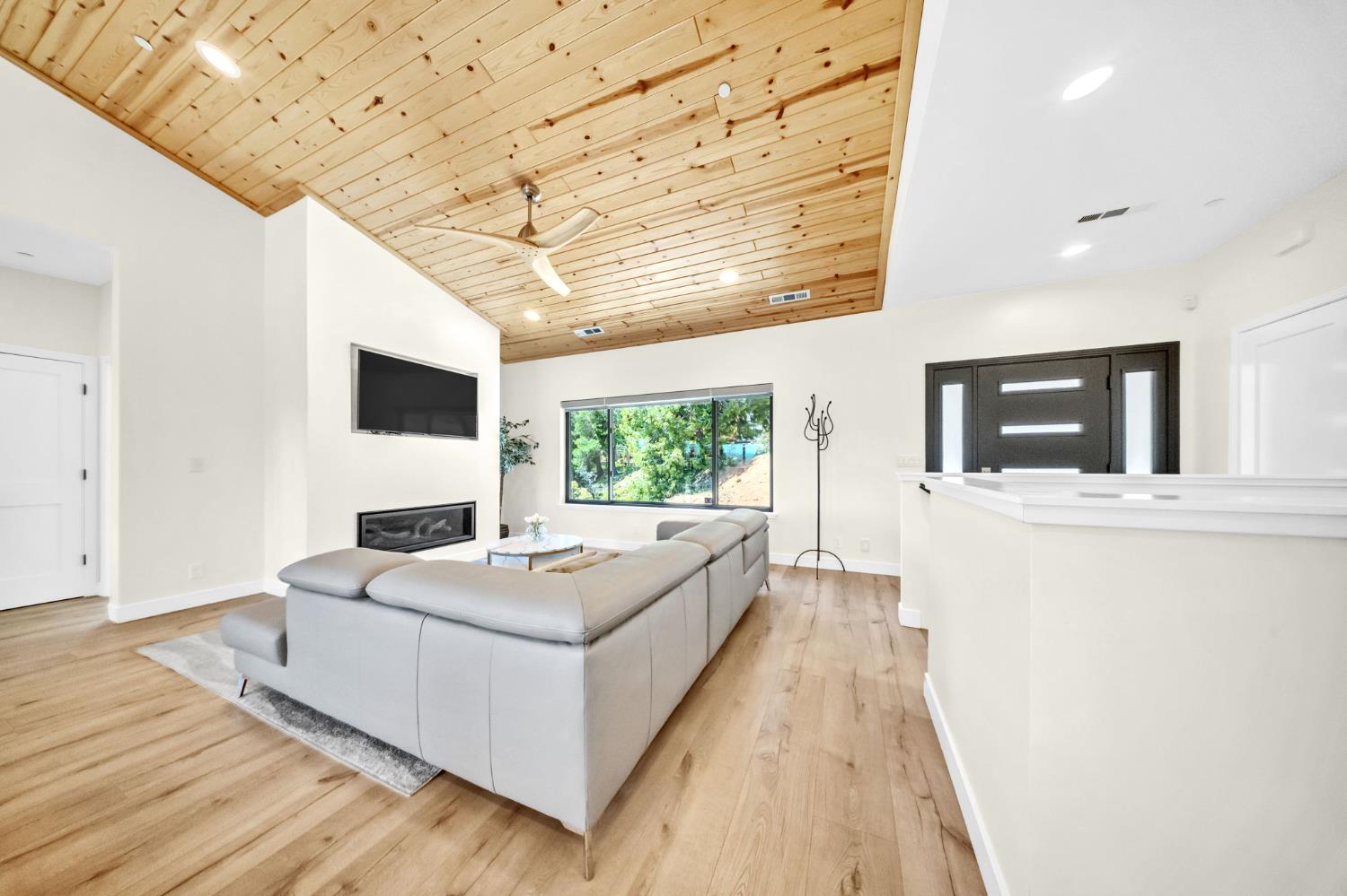 3321 Menominee Court