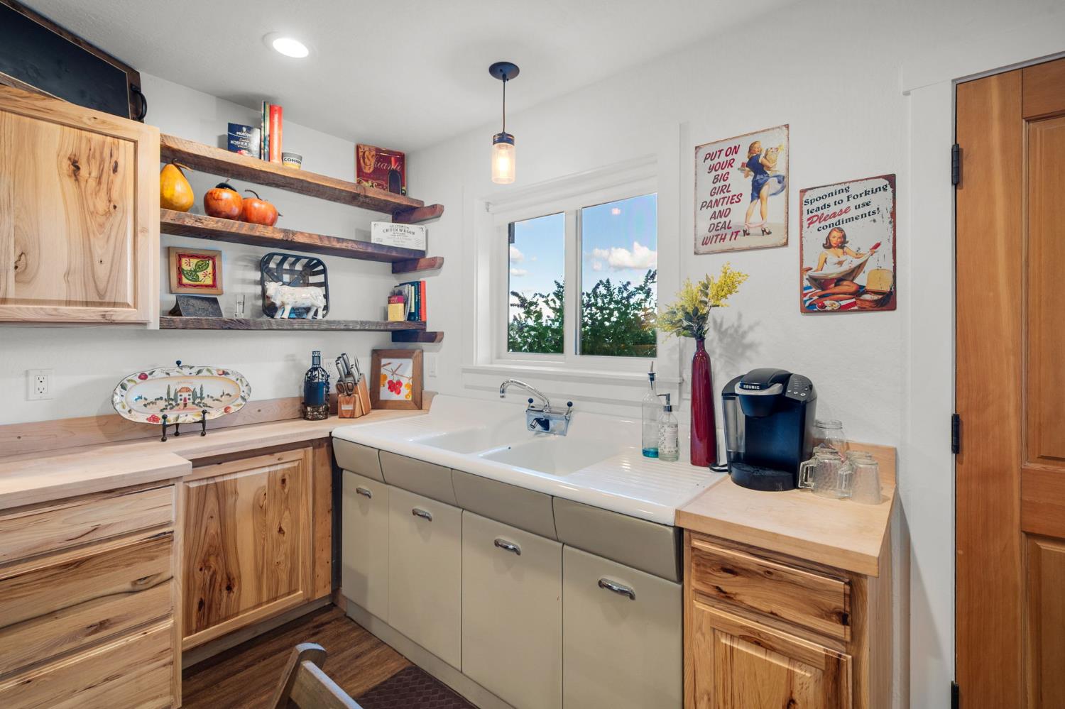 1416 Lakeside Drive