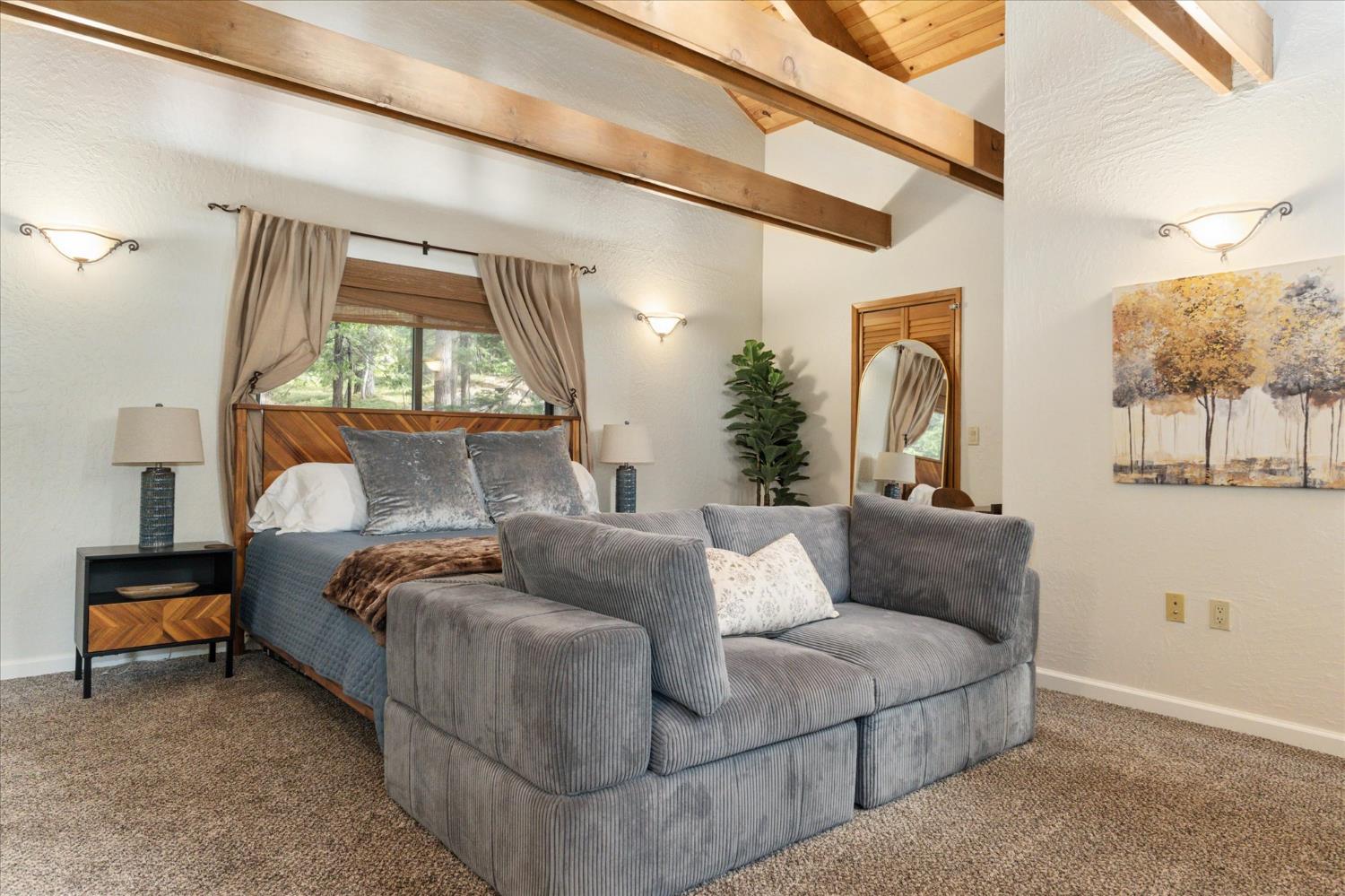 1425 Topanga Lane
