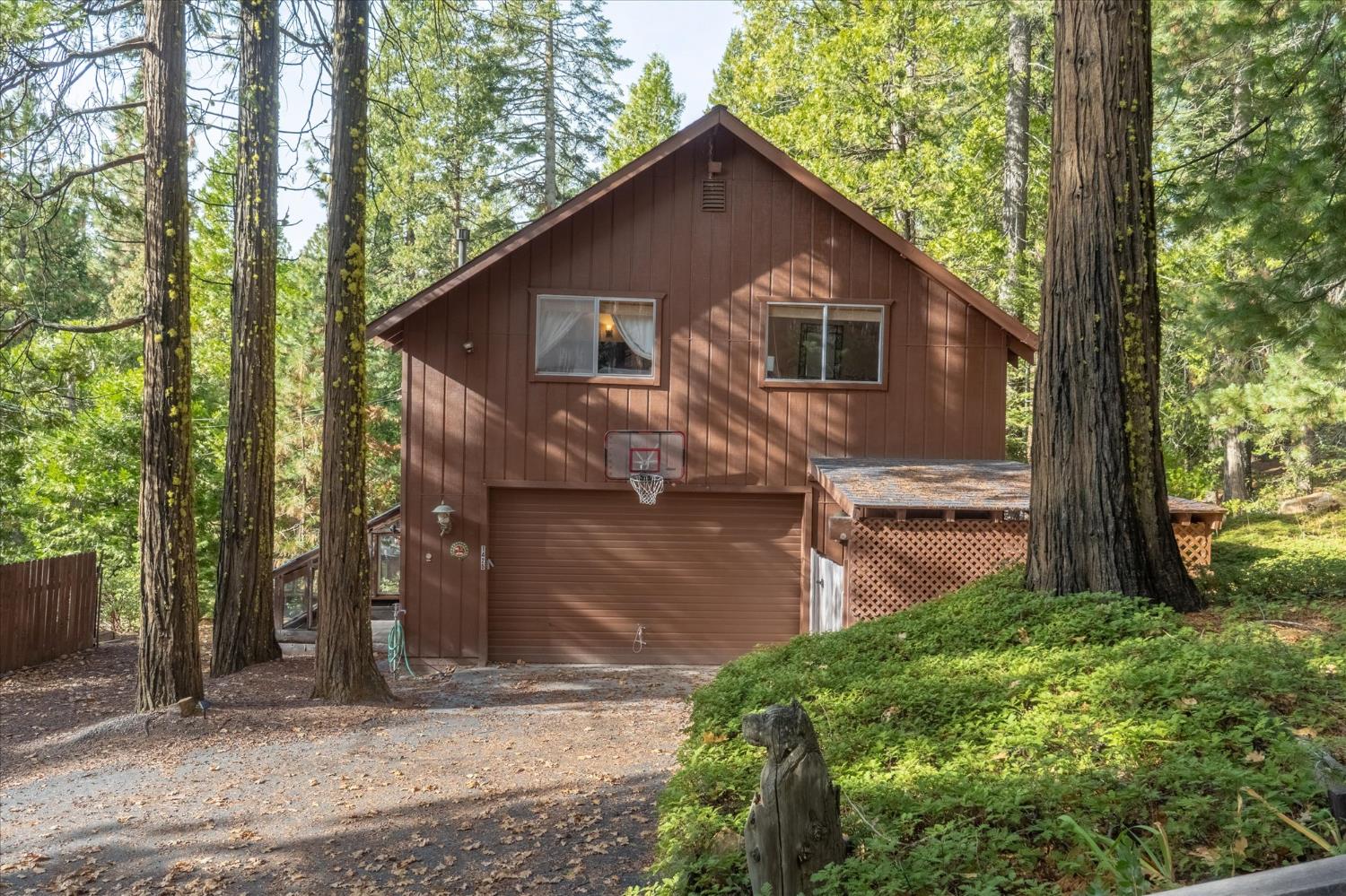 1425 Topanga Lane