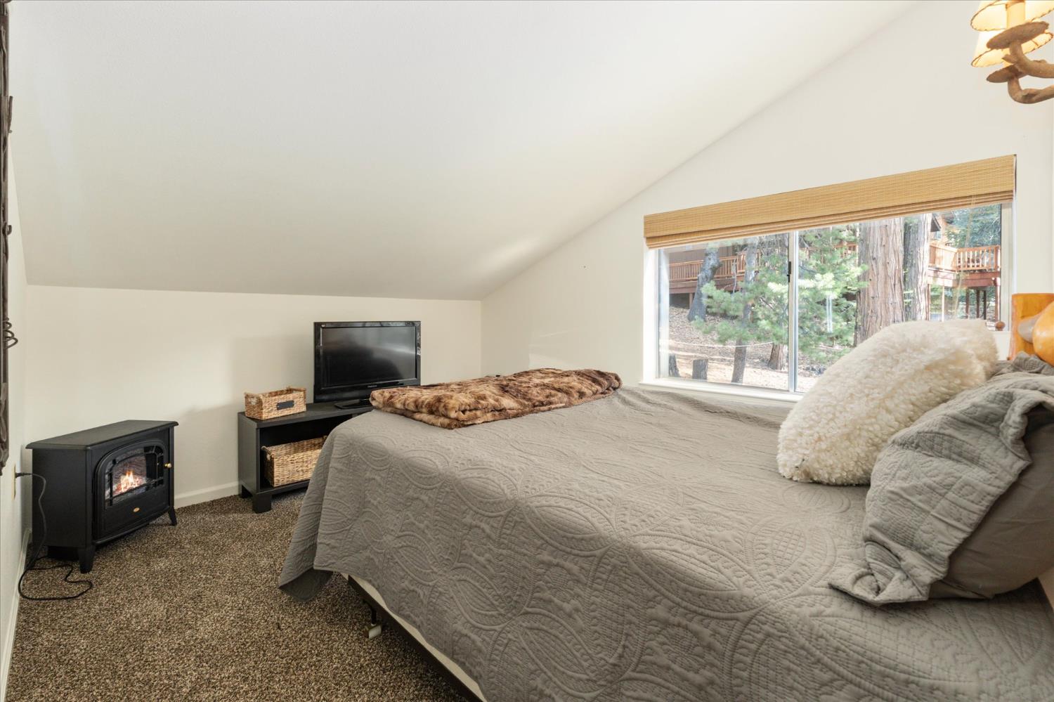 1425 Topanga Lane