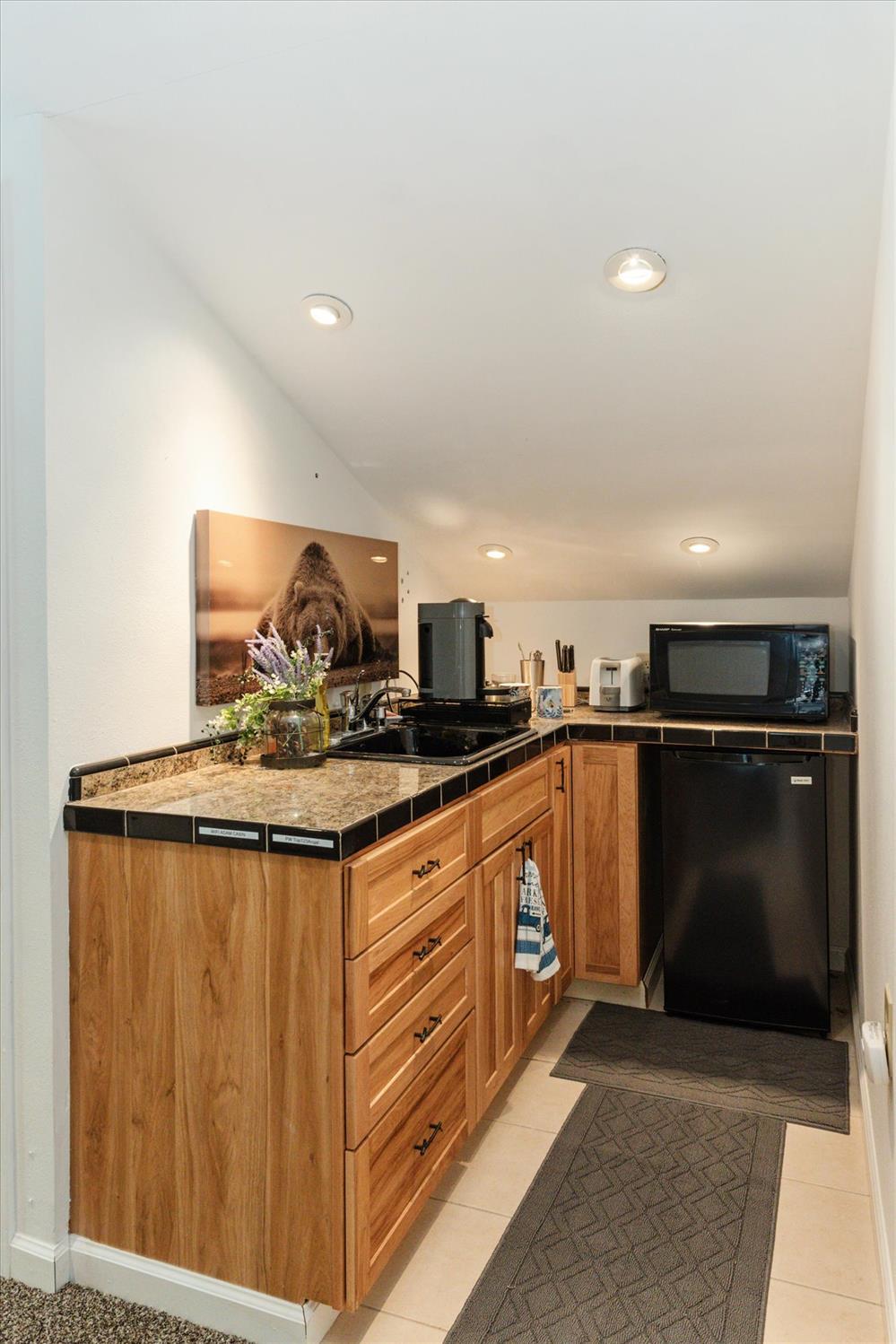 1425 Topanga Lane