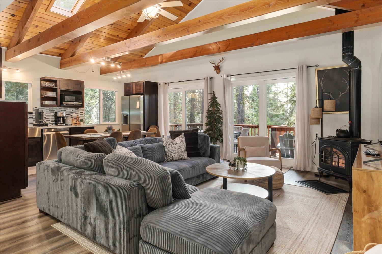 1425 Topanga Lane