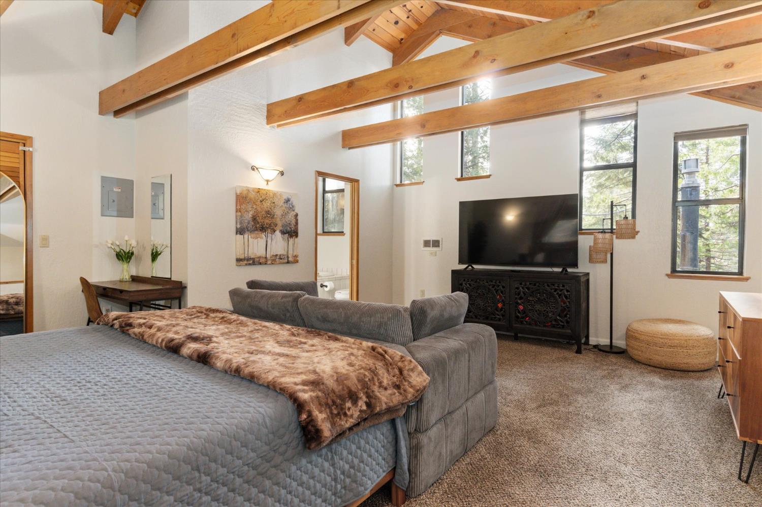 1425 Topanga Lane