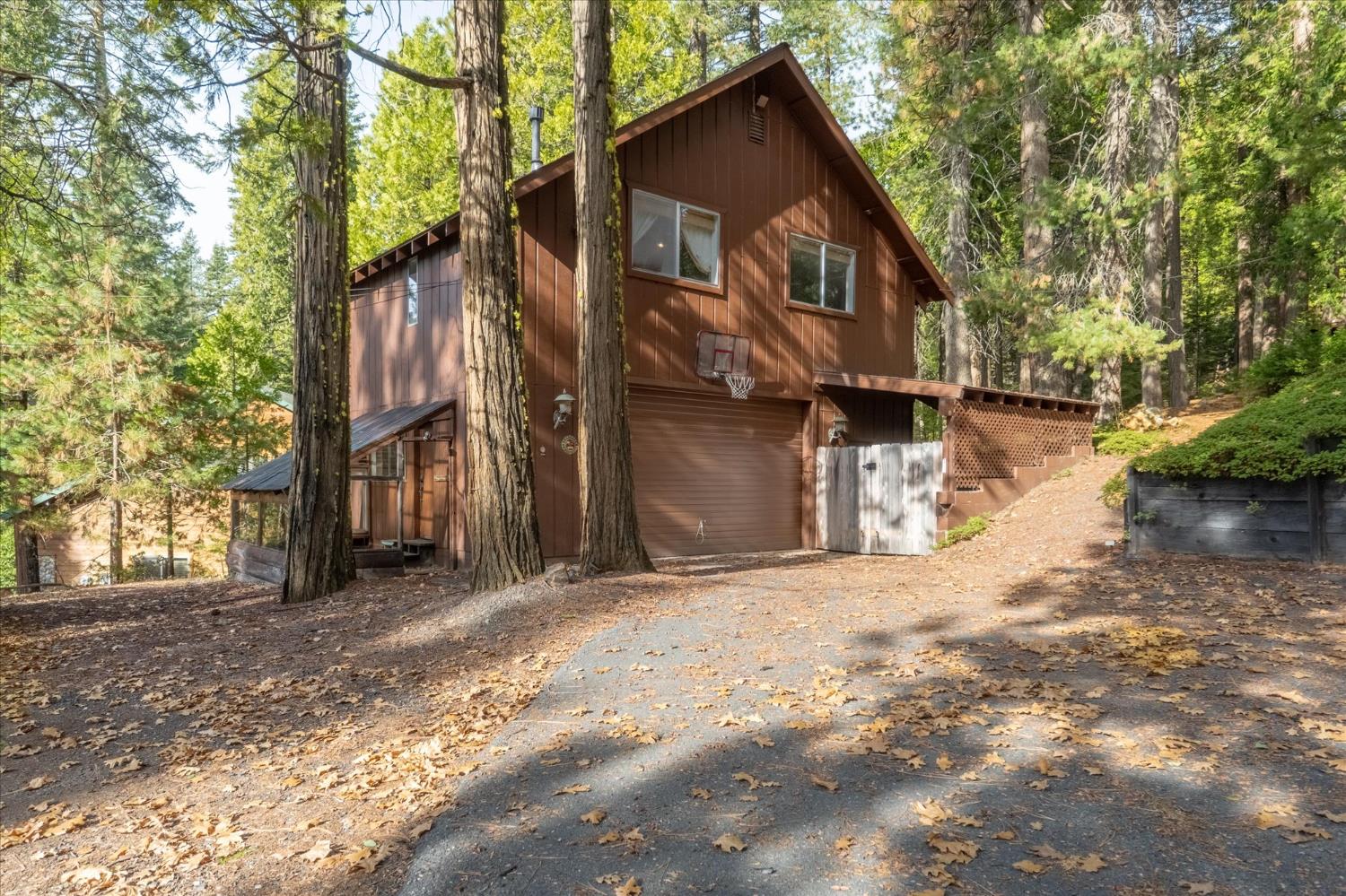 1425 Topanga Lane