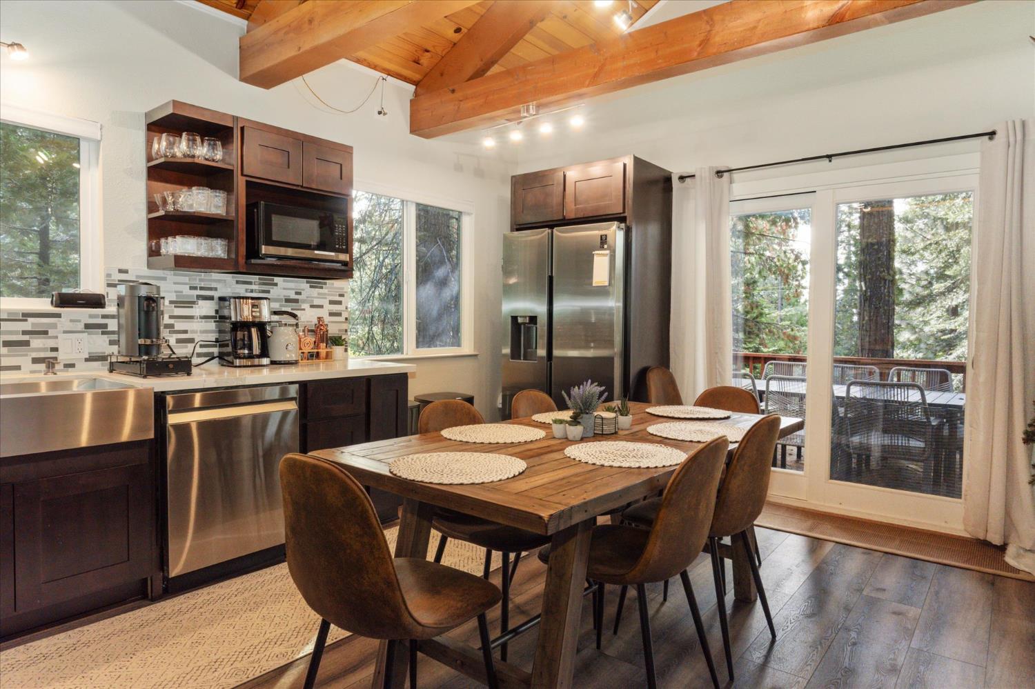 1425 Topanga Lane