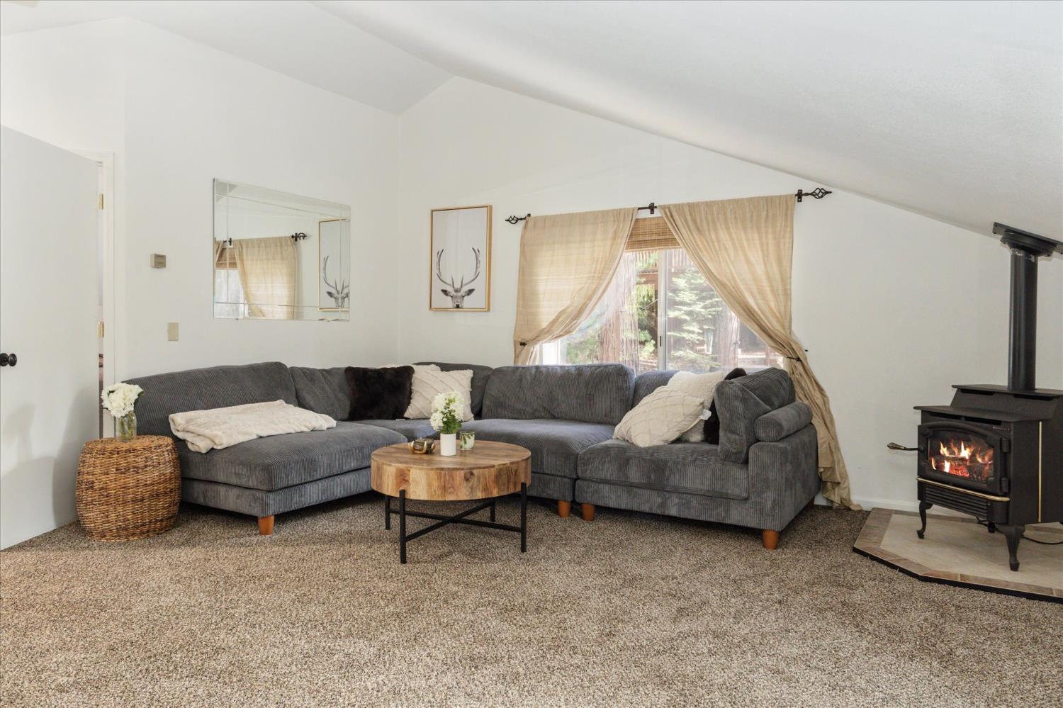 1425 Topanga Lane