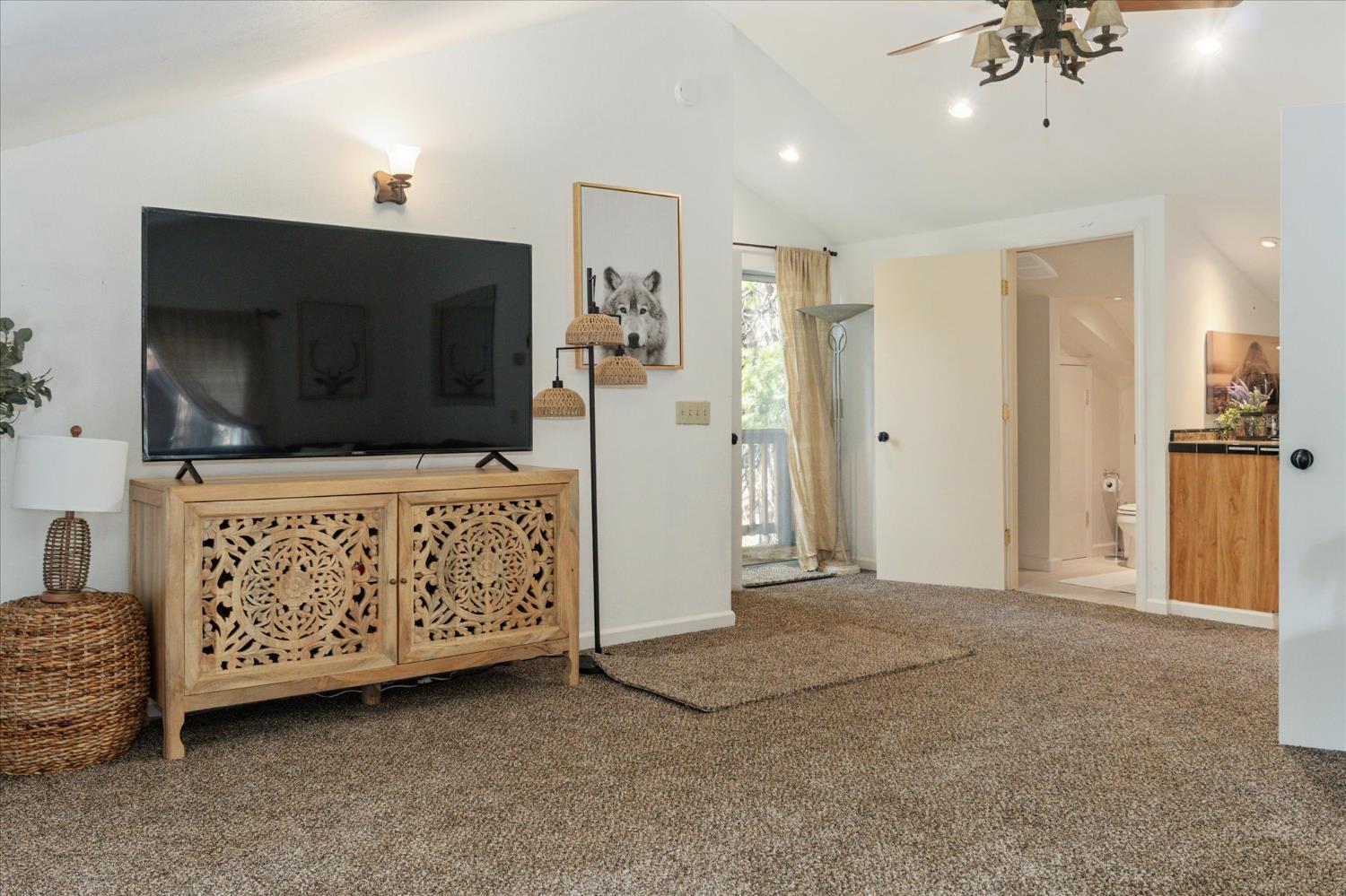 1425 Topanga Lane
