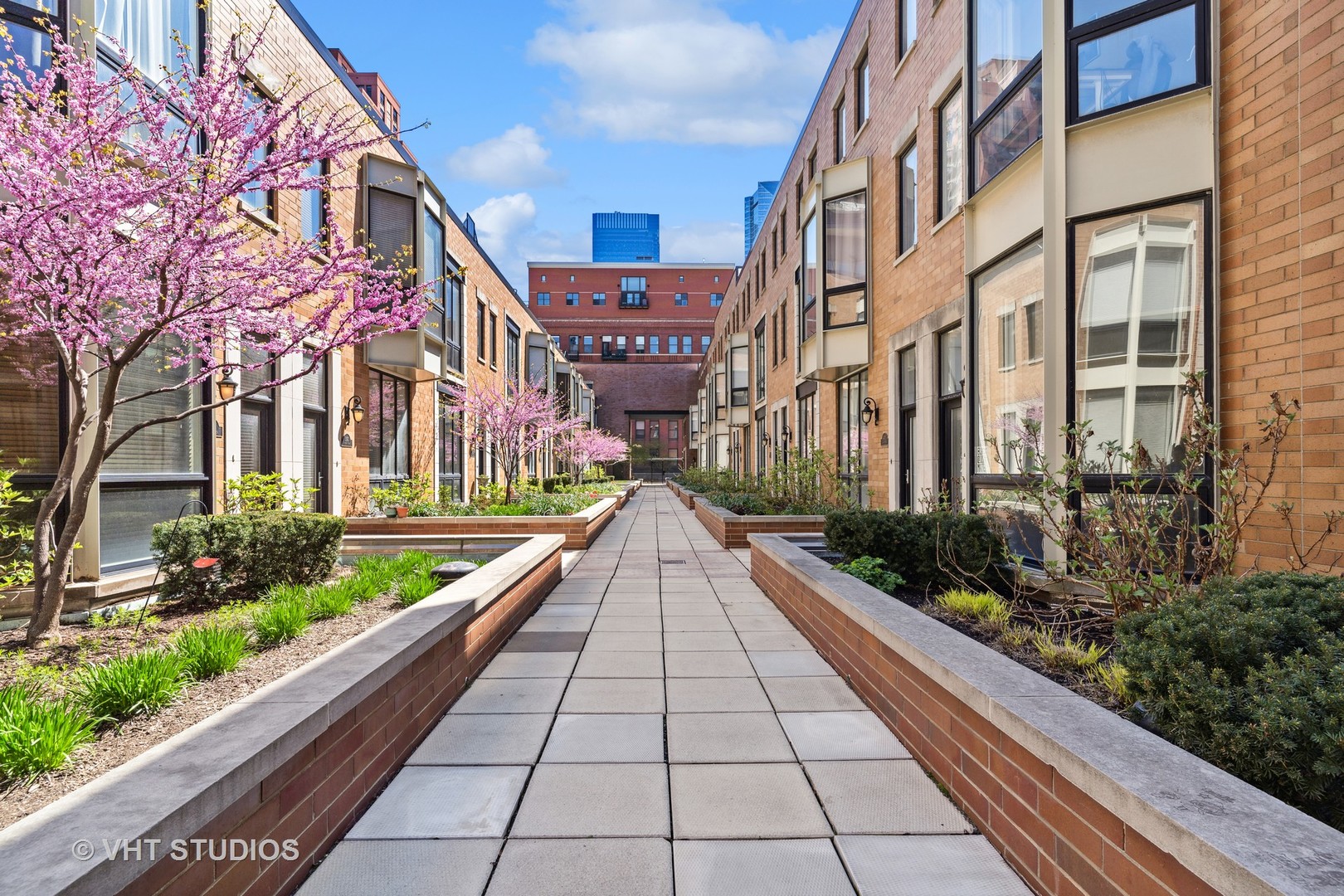 660 W Fulton Street Unit: B