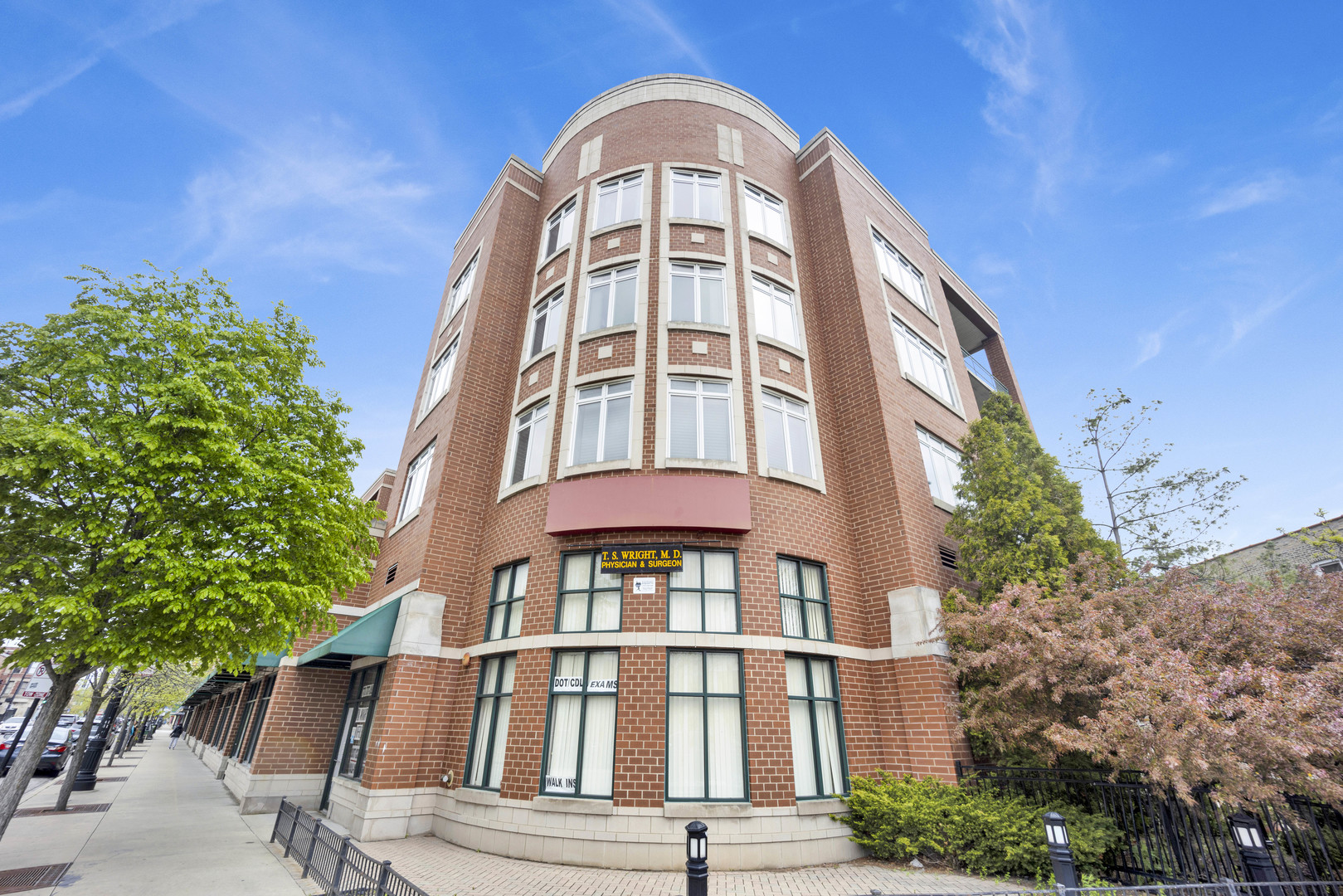 5036 W PENSACOLA Avenue Unit: 203