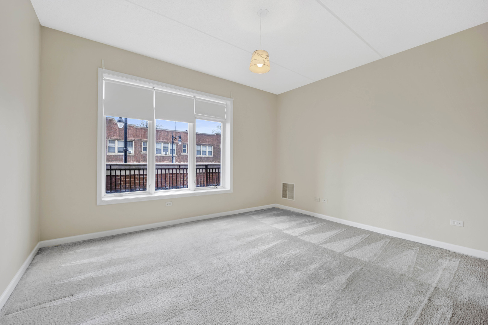 5036 W PENSACOLA Avenue Unit: 203