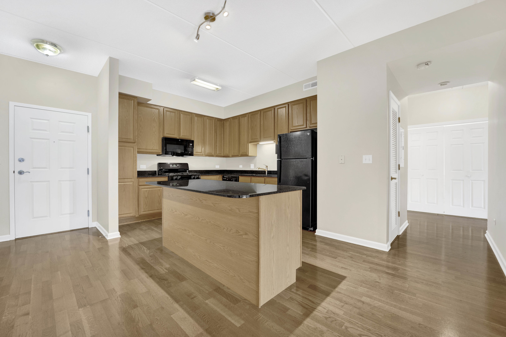 5036 W PENSACOLA Avenue Unit: 203