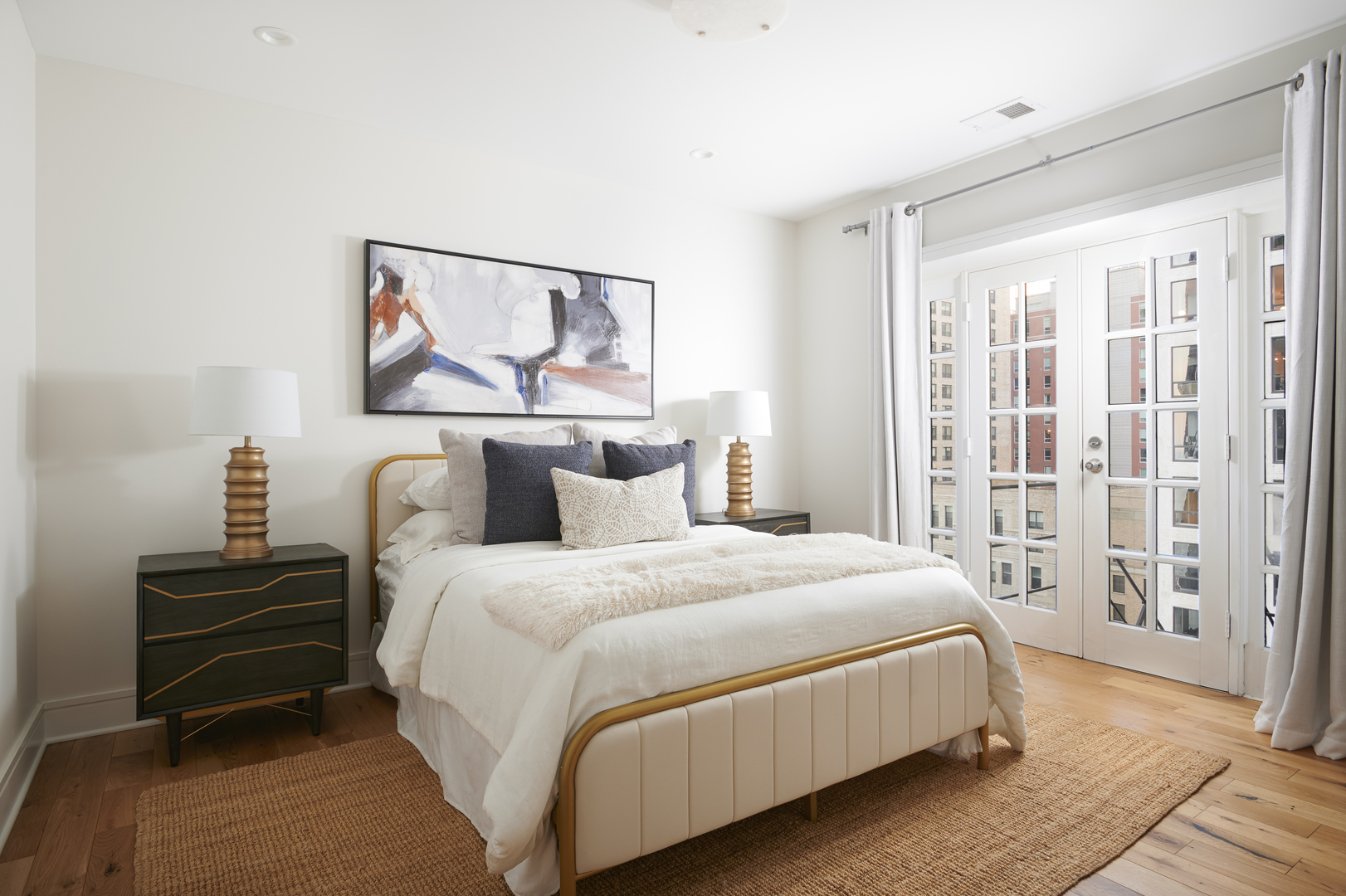 257 E Delaware Place Unit: 10AB