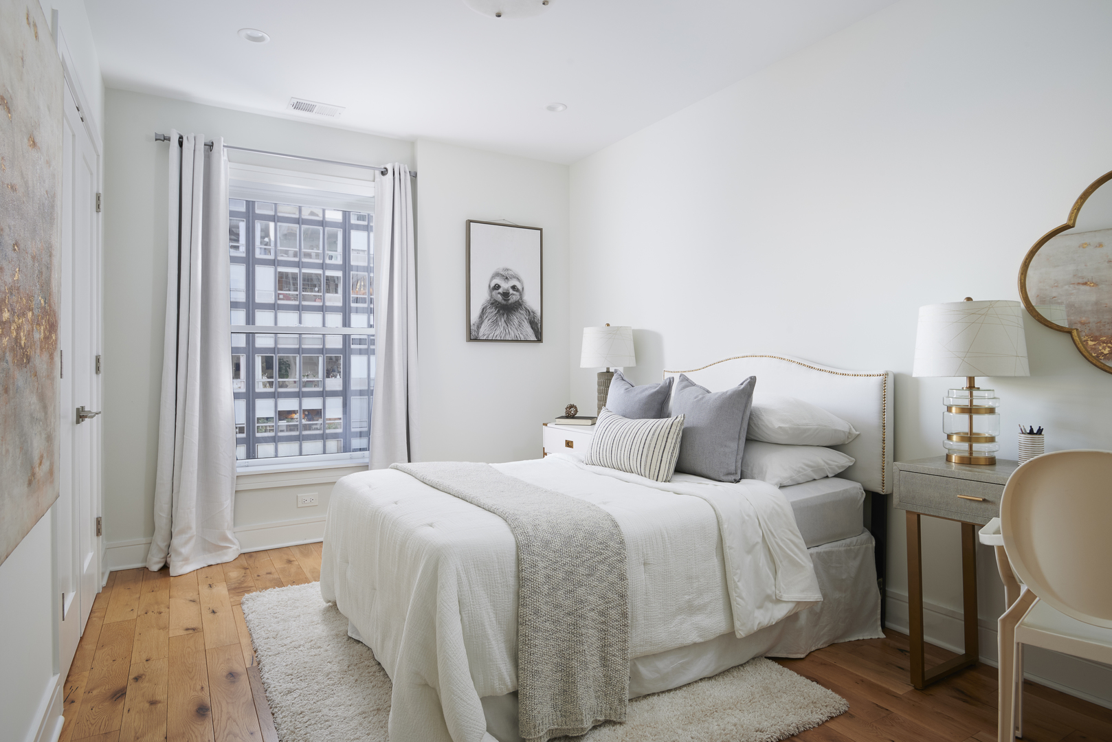 257 E Delaware Place Unit: 10AB