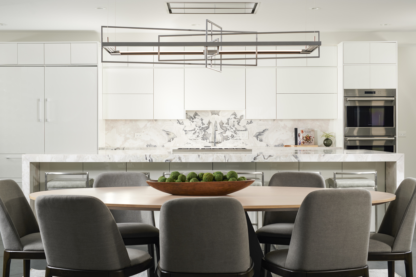 257 E Delaware Place Unit: 10AB