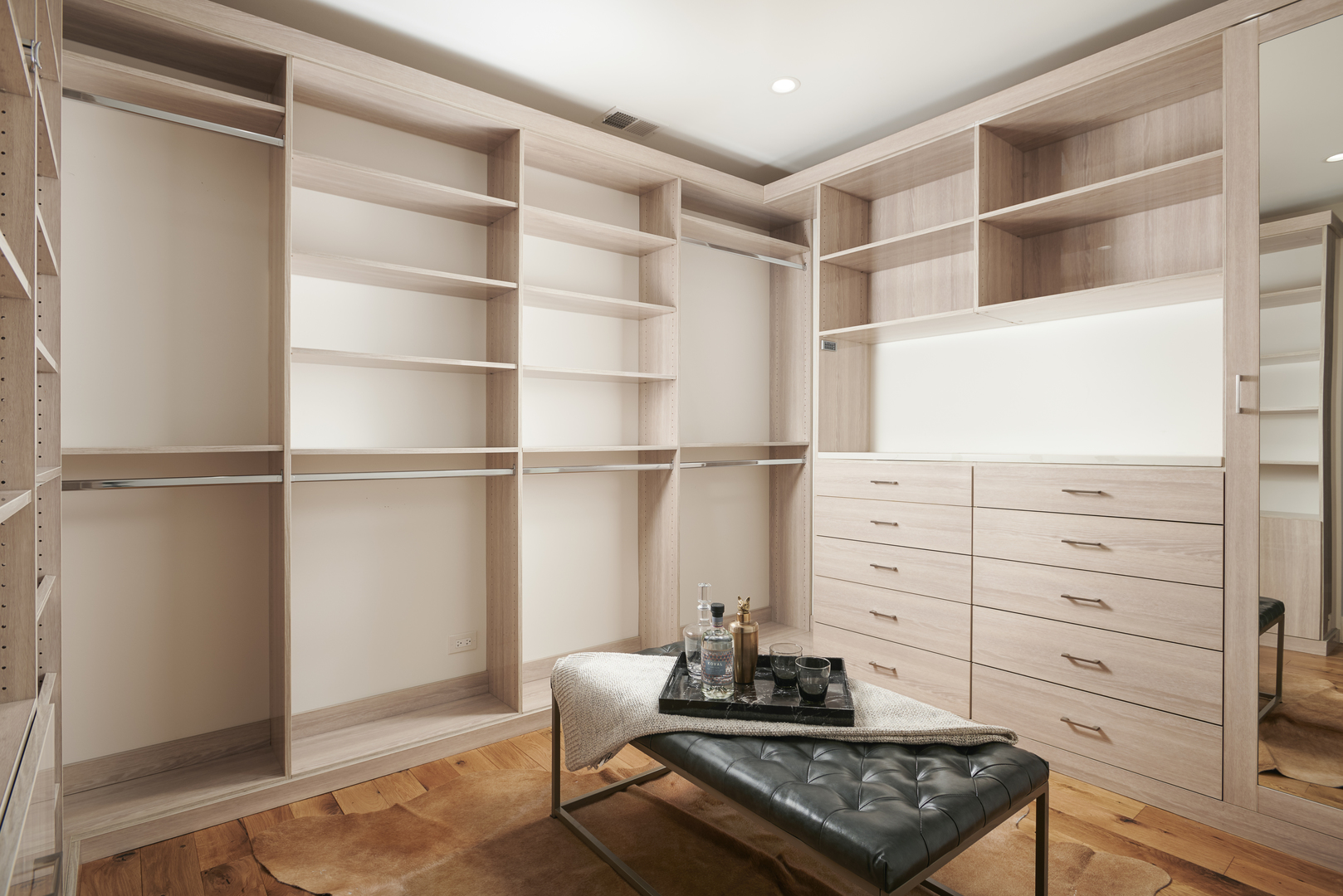 257 E Delaware Place Unit: 10AB