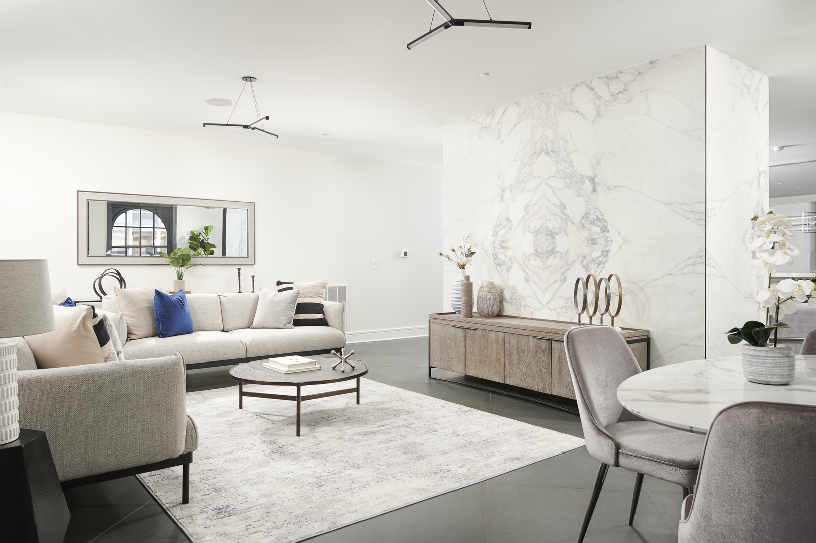 257 E Delaware Place Unit: 10AB