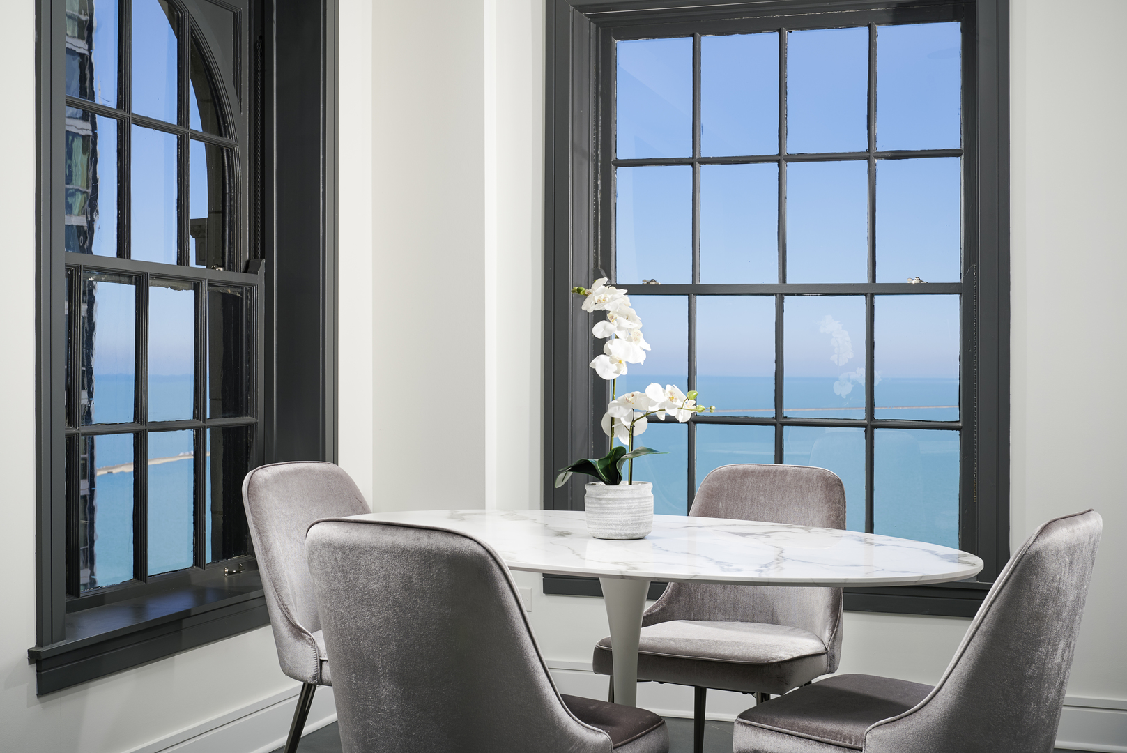 257 E Delaware Place Unit: 10AB