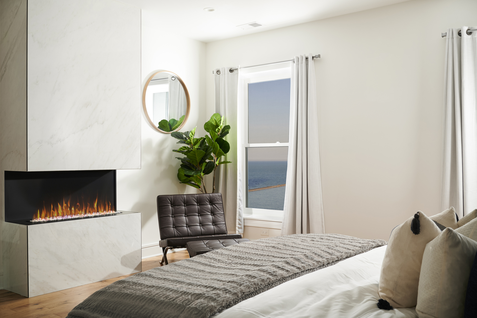 257 E Delaware Place Unit: 10AB
