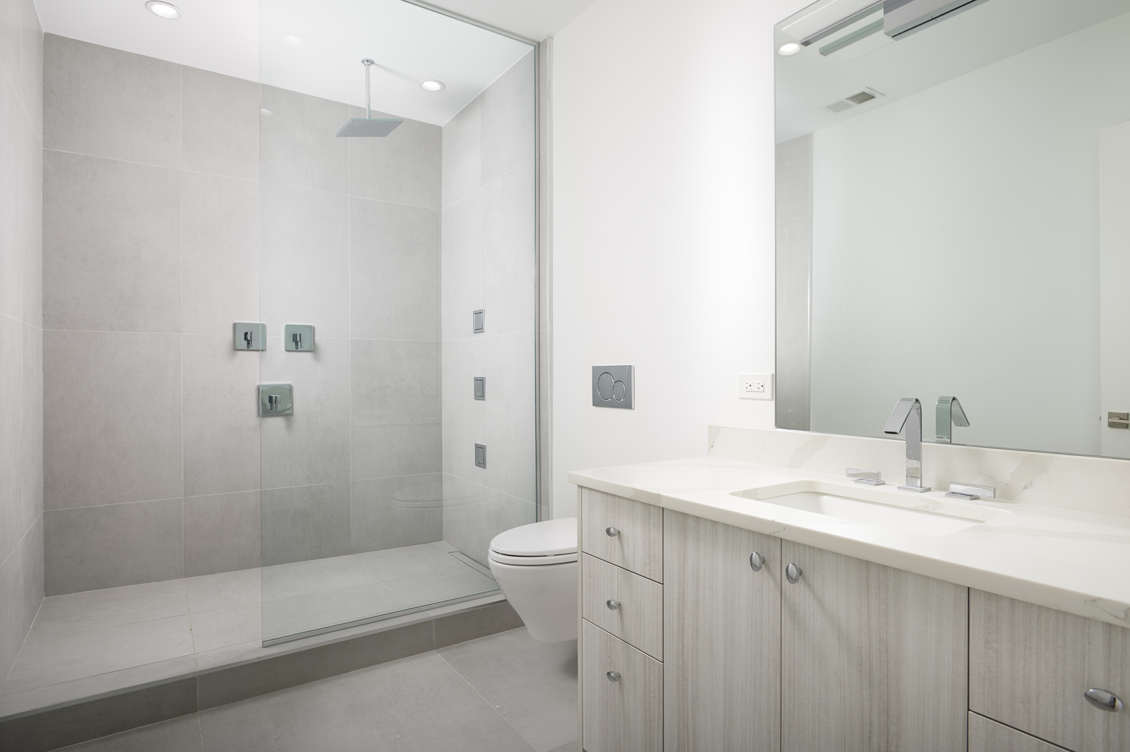 257 E Delaware Place Unit: 10AB