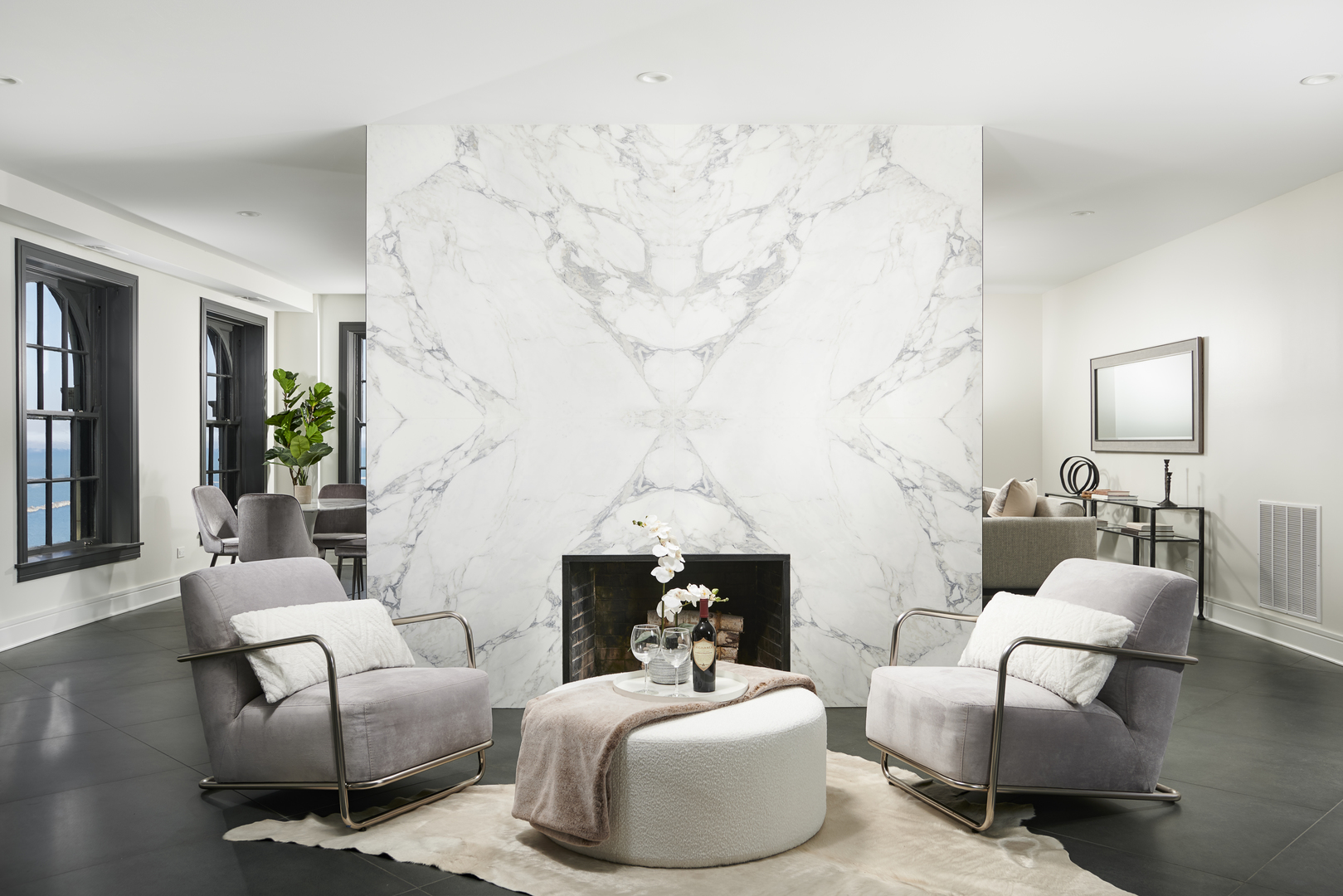 257 E Delaware Place Unit: 10AB