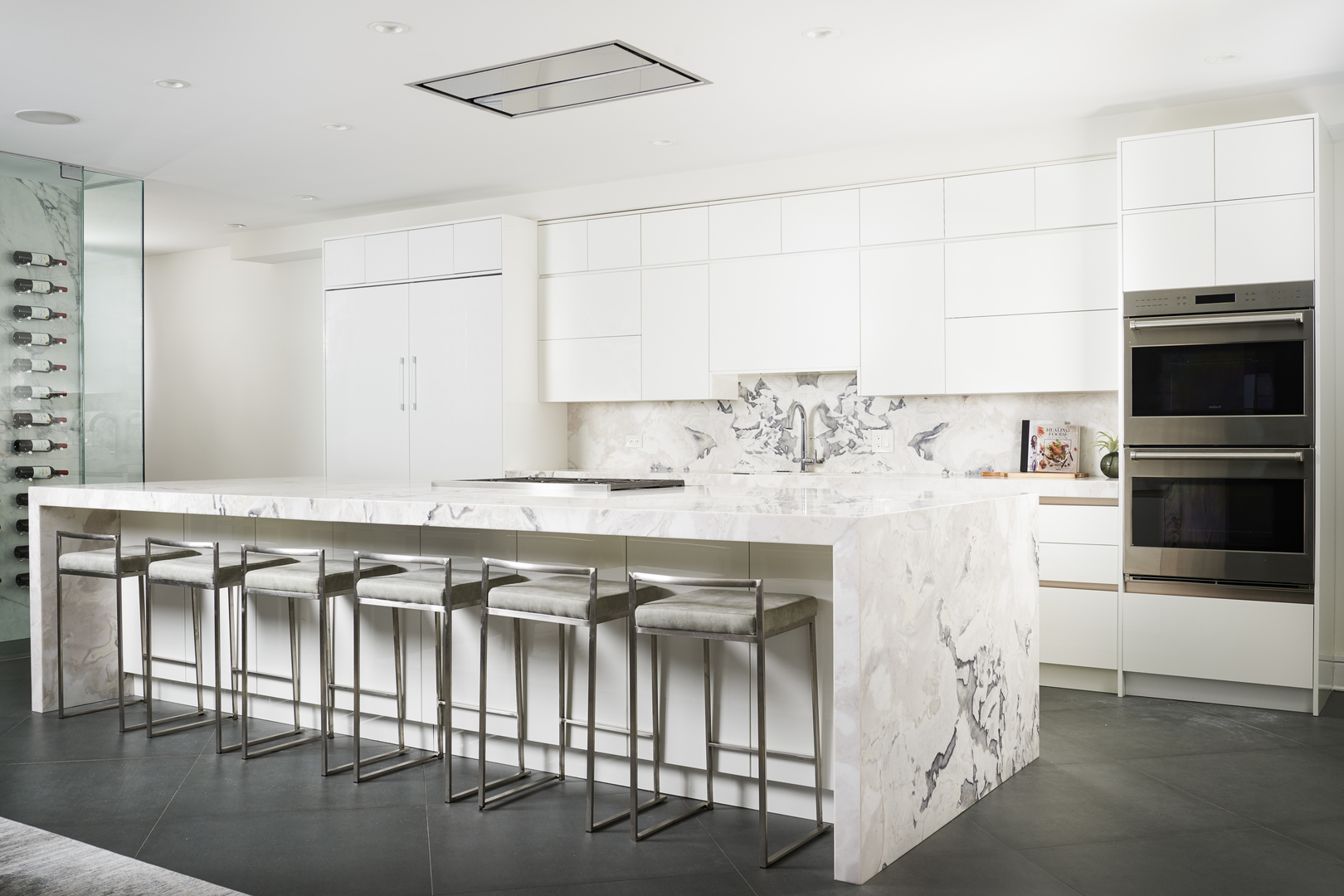 257 E Delaware Place Unit: 10AB