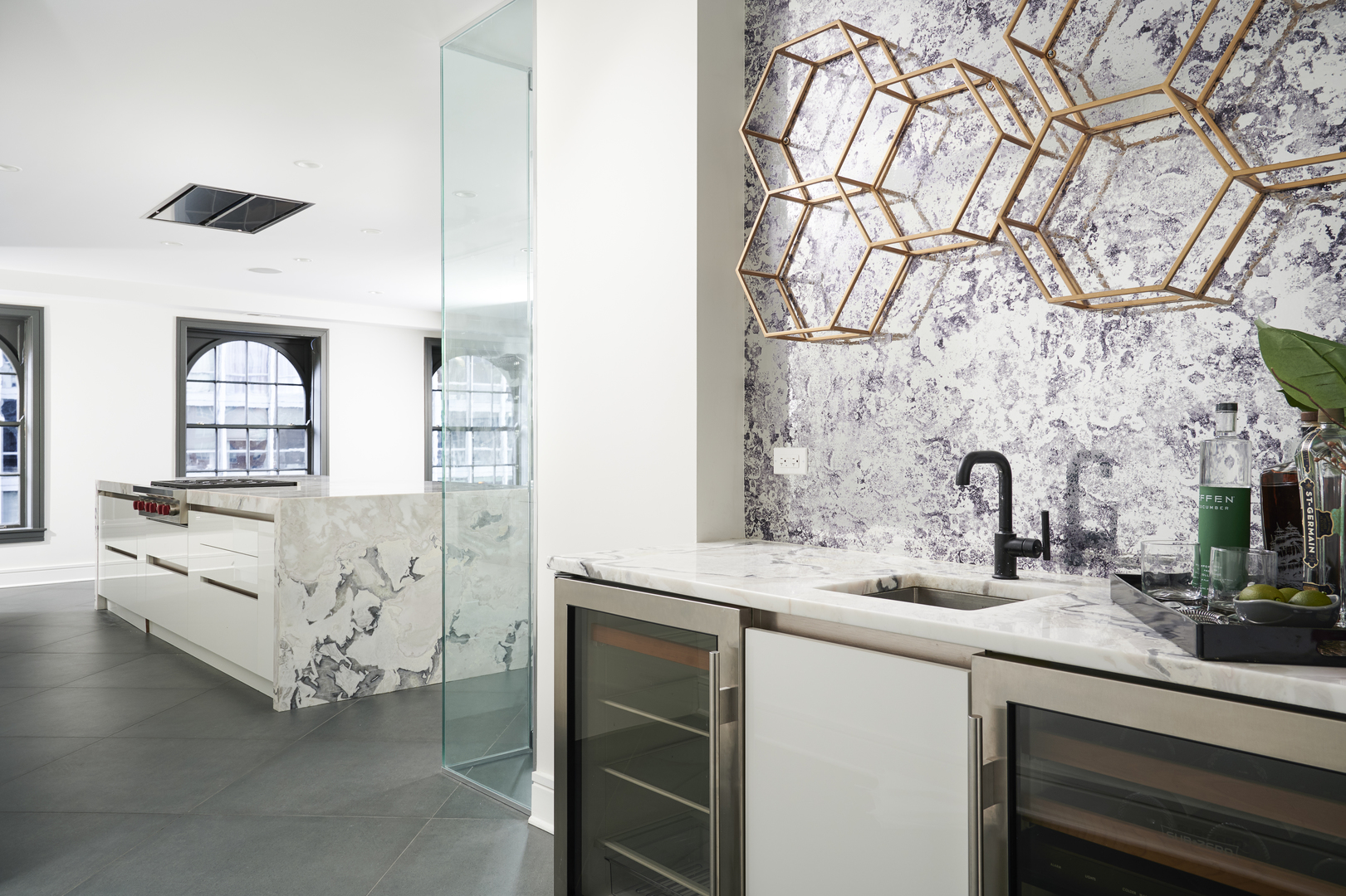 257 E Delaware Place Unit: 10AB