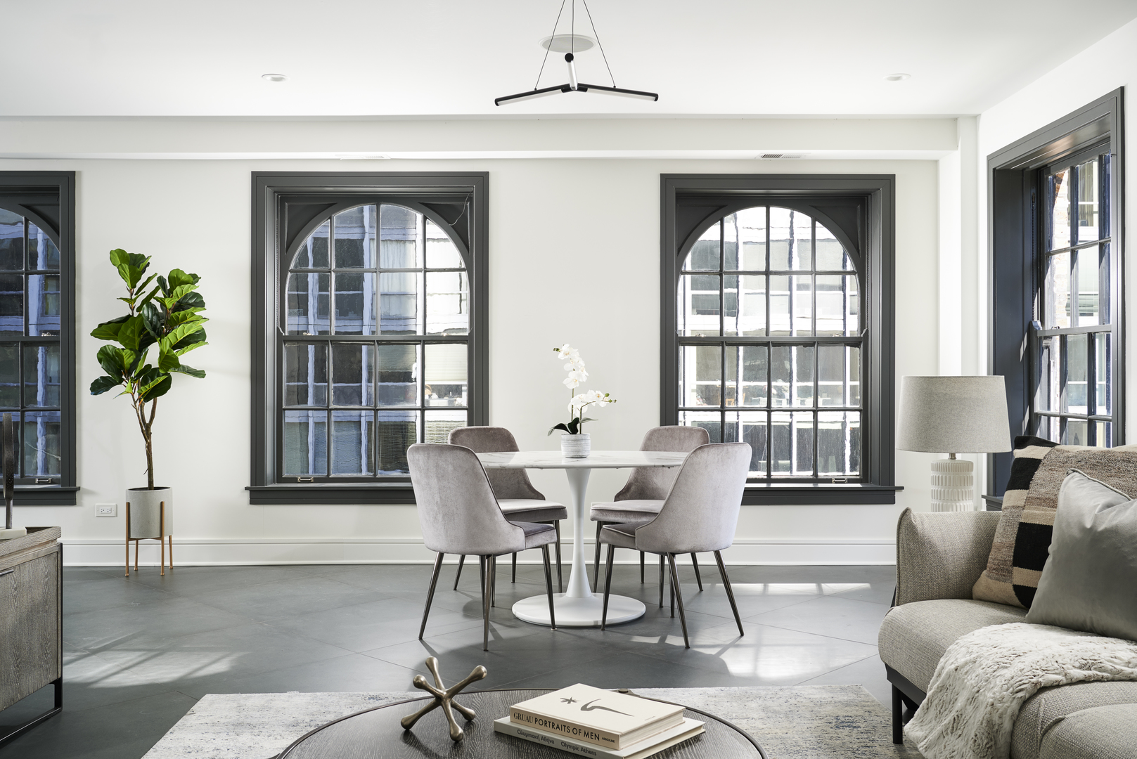 257 E Delaware Place Unit: 10AB
